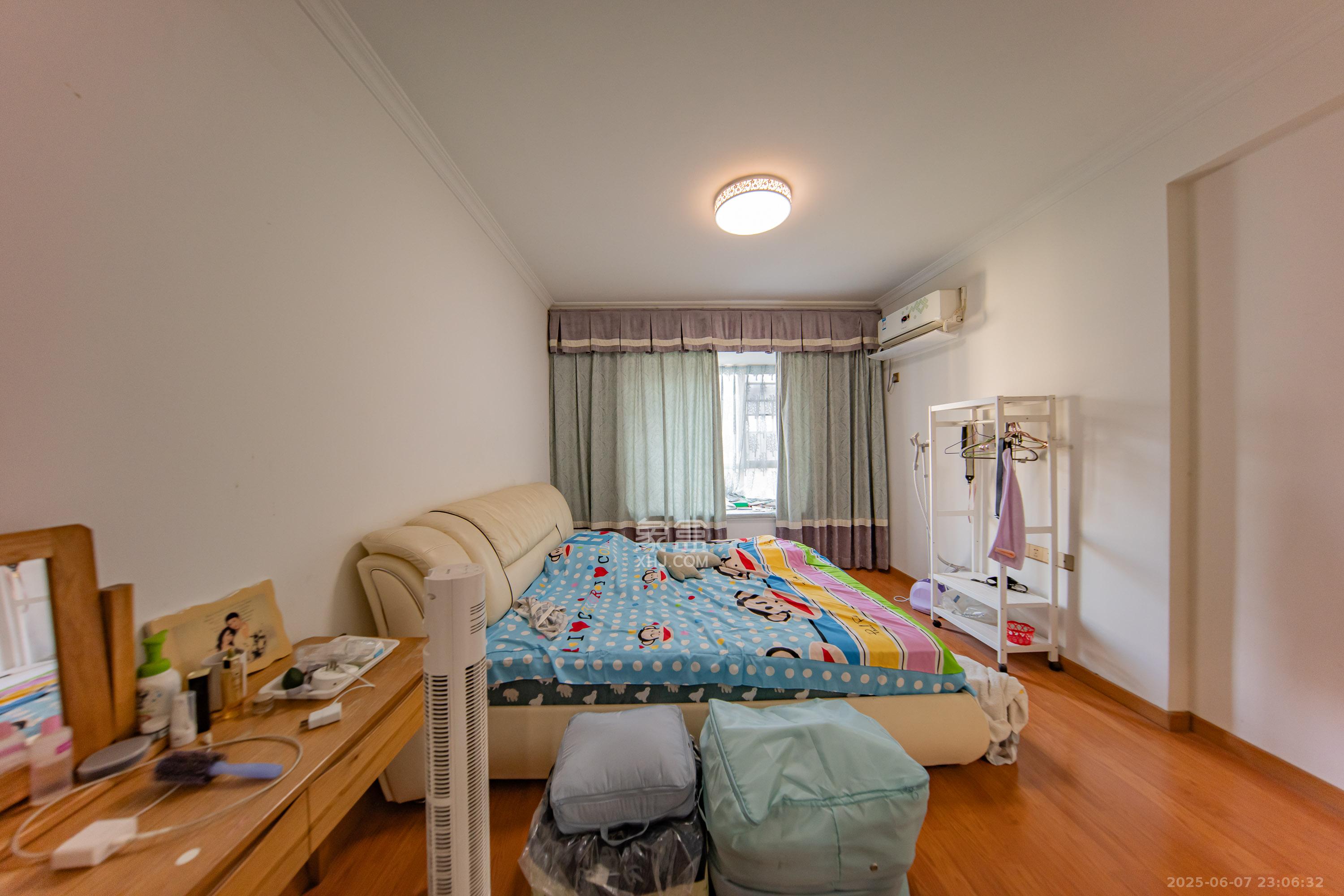 江山帝景雅典  3室2厅2卫    121.0万卧室