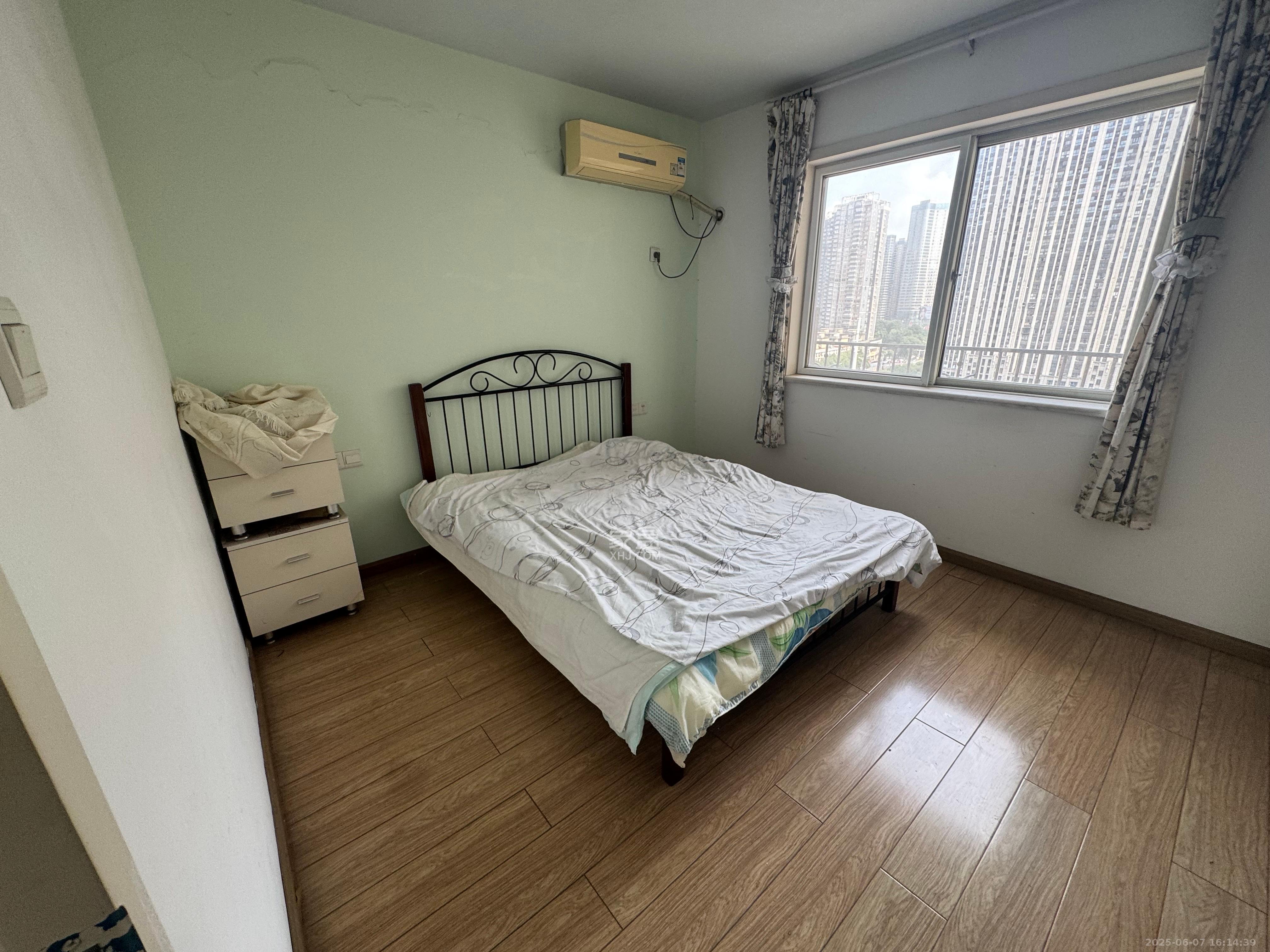 枫林美景  4室2厅2卫   2800.00元/月室内图