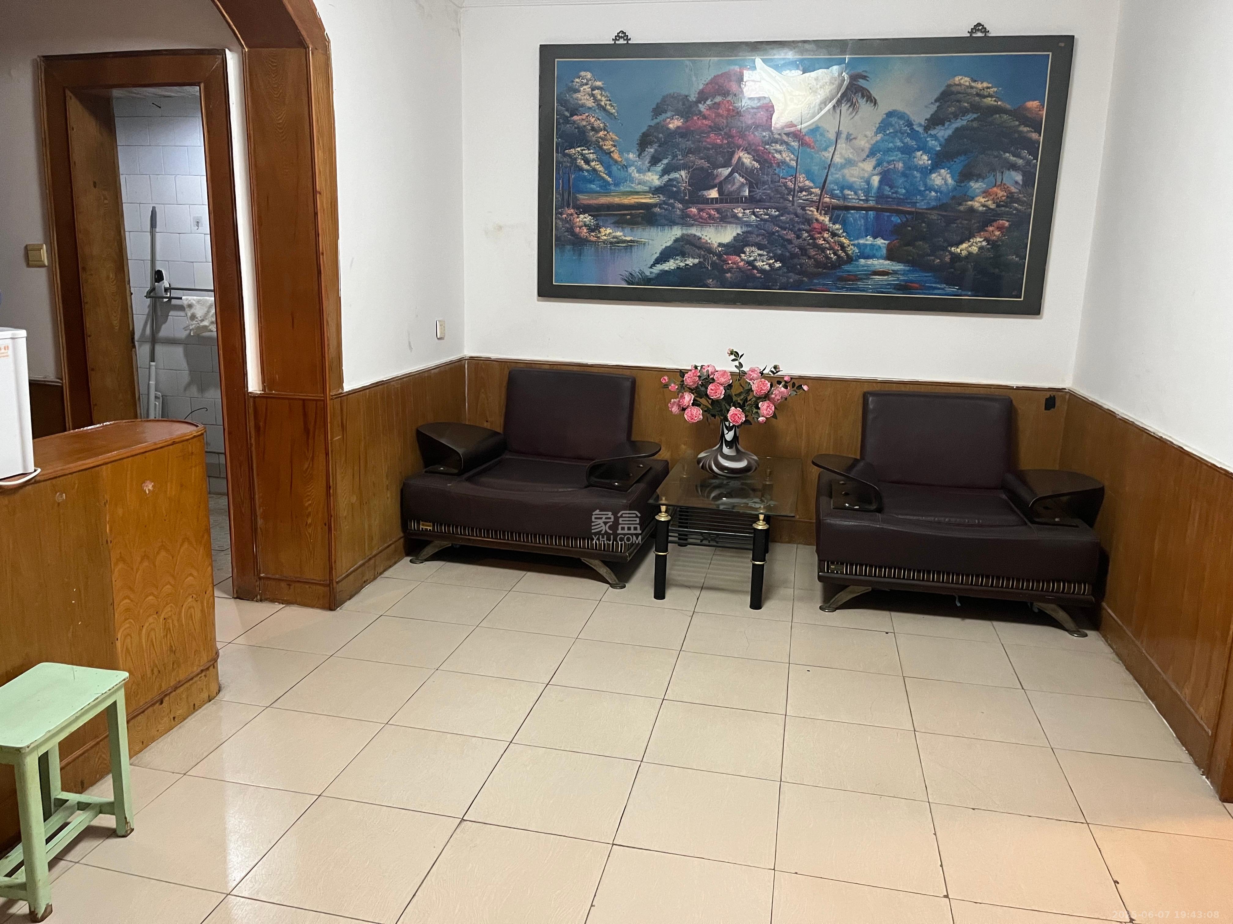 农业银行家属楼 2室1厅1卫 1500.0元/月 农业银行家属楼 2室1厅1卫 1500.0元/月室内图