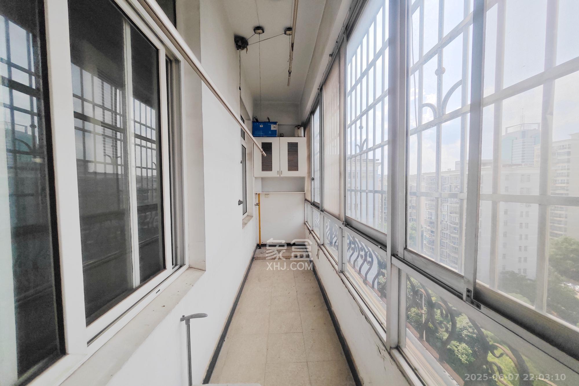 鑫天鑫城  4室2厅2卫    85.0万 鑫天鑫城  4室2厅2卫    85.0万阳台