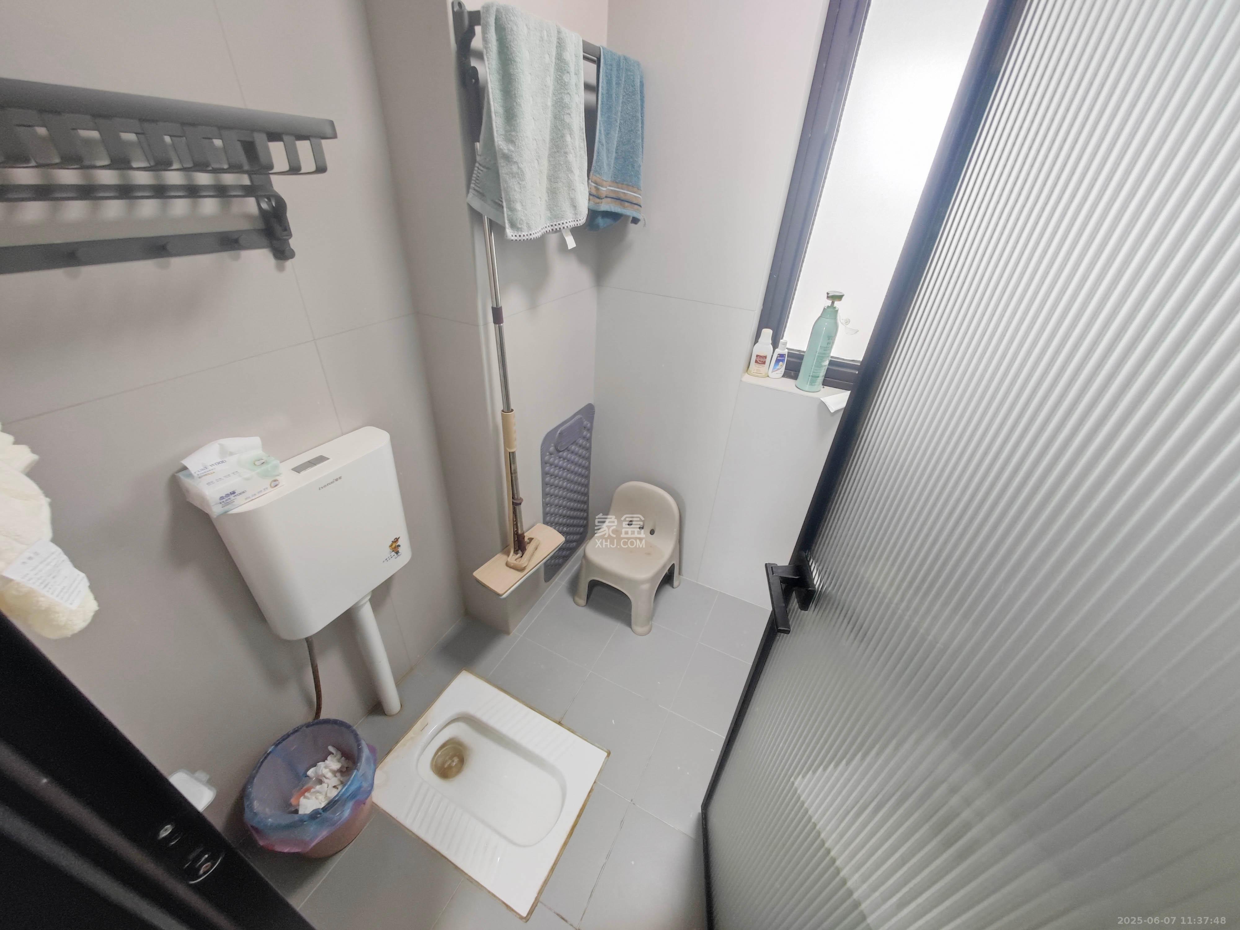 远洋红星天铂一期 3室2厅2卫 100.0万 远洋红星天铂一期 3室2厅2卫 100.0万卫生间