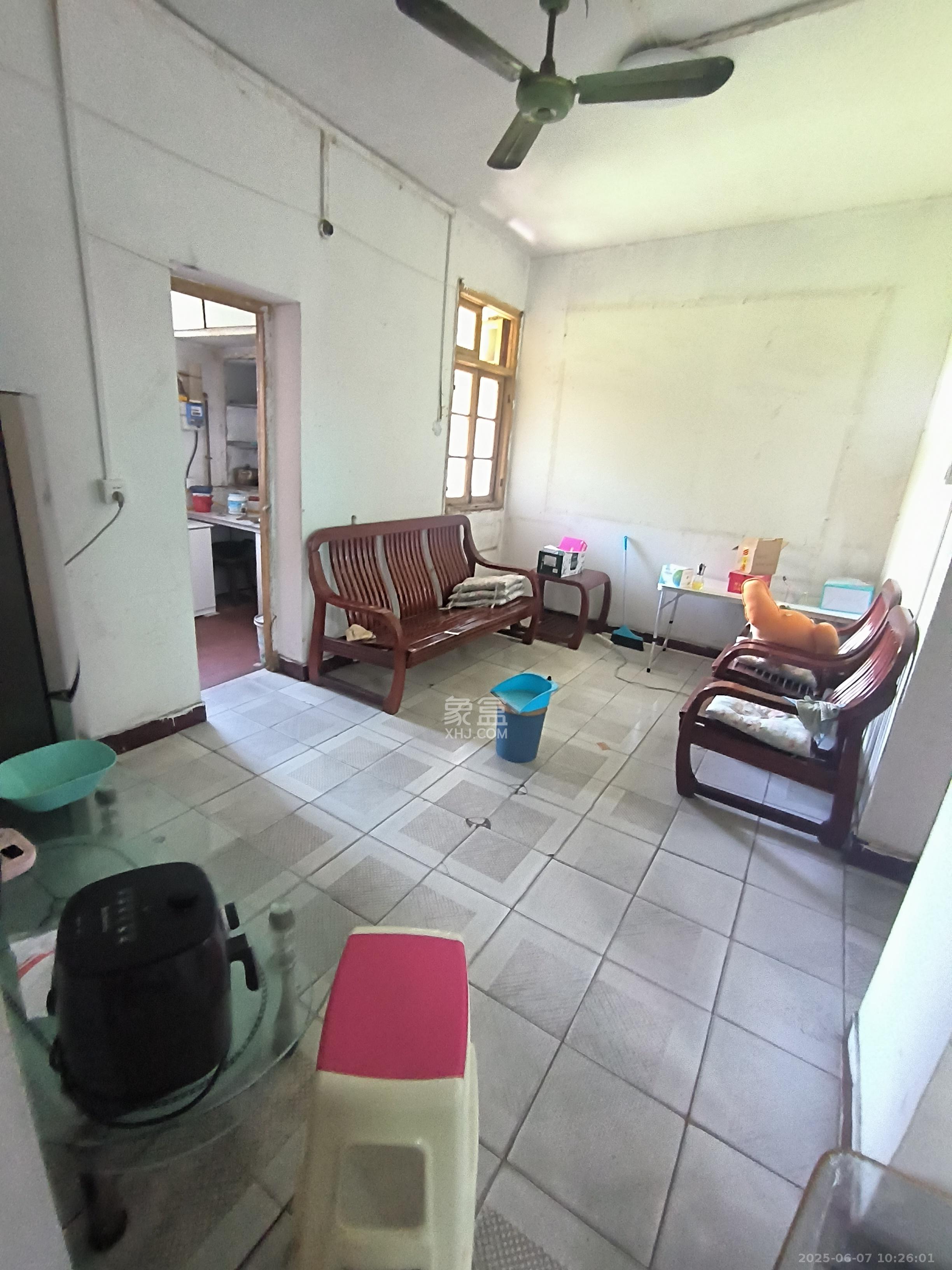 赤岗小区(一二三片) 3室1厅1卫 1300.0元/月 赤岗小区(一二三片) 3室1厅1卫 1300.0元/月室内图