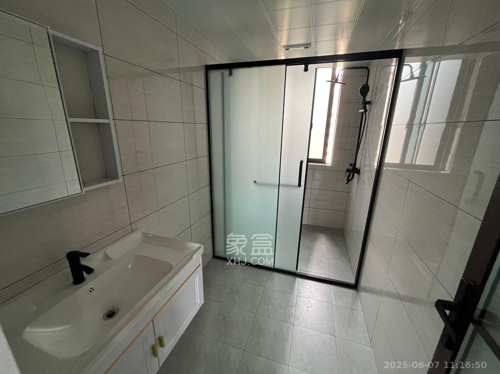 九华新城 3室2厅2卫 2000.0元/月 九华新城 3室2厅2卫 2000.0元/月室内图