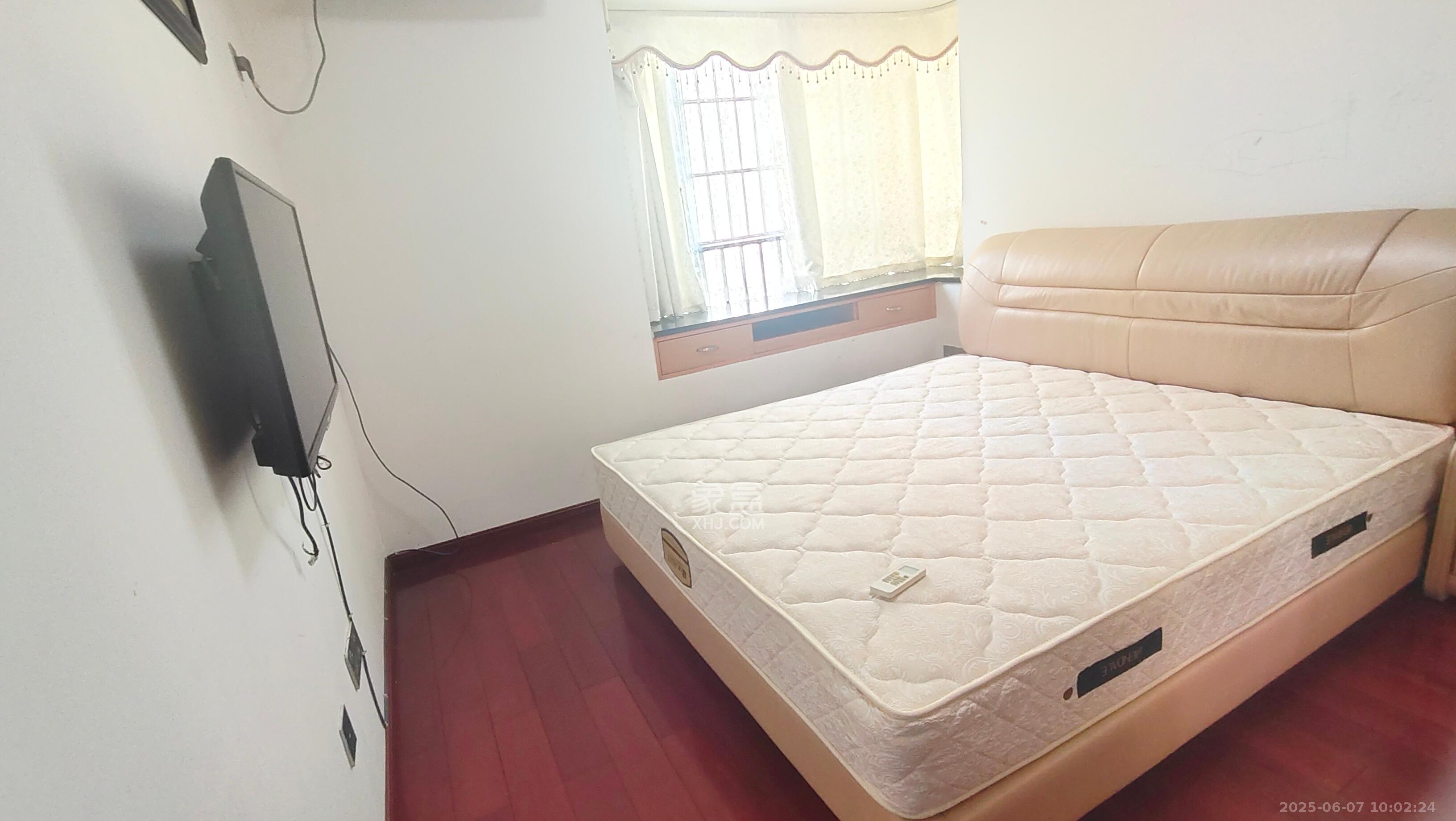 卓越蔚蓝海岸三期  2室2厅1卫   2300.00元/月室内图