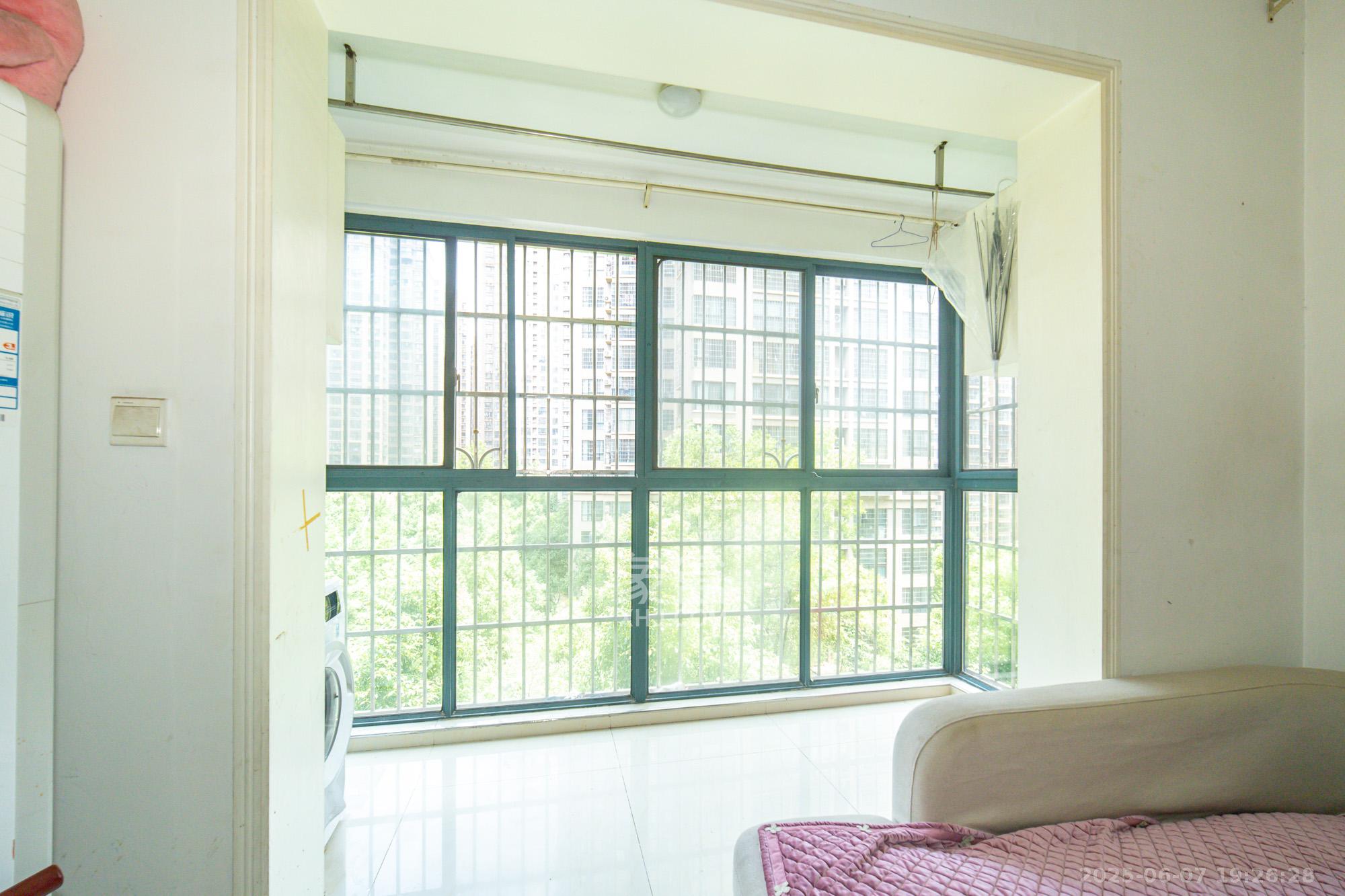 筑梦佳园 4室2厅1卫 65.0万 筑梦佳园 4室2厅1卫 65.0万阳台