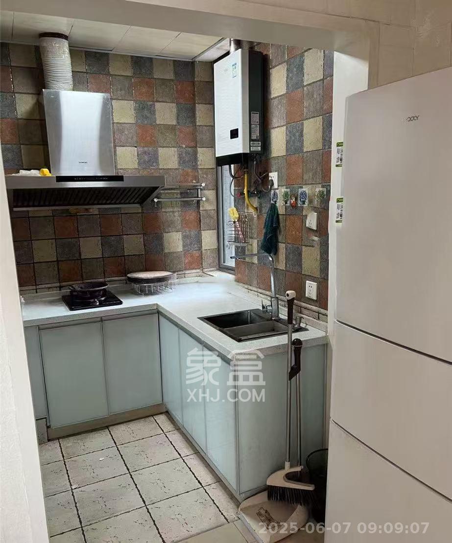 建鸿达华都(华都小户型及大华写字楼) 2室1厅1卫 2400.0元/月 建鸿达华都(华都小户型及大华写字楼) 2室1厅1卫 2400.0元/月室内图