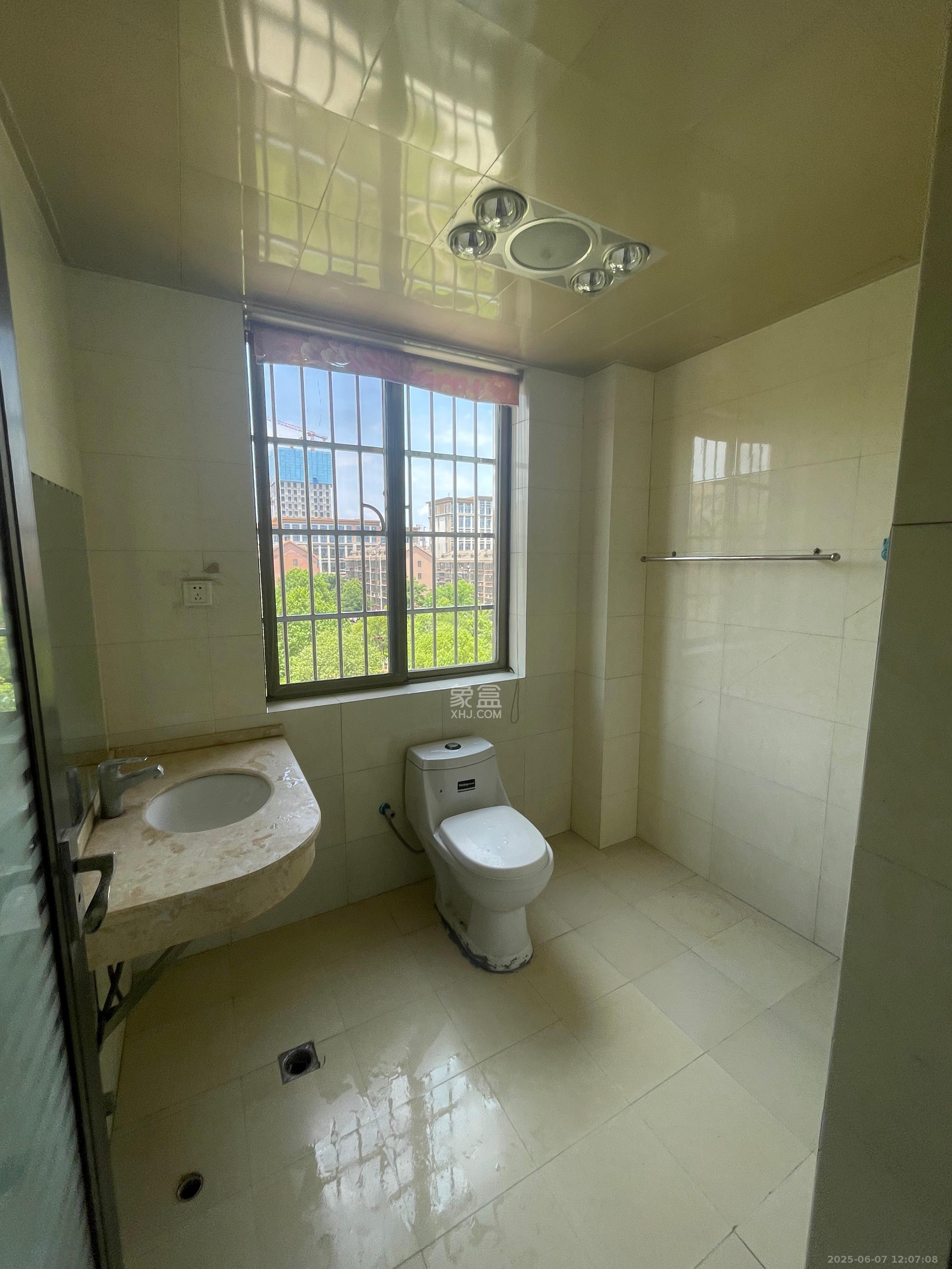 新路小区  3室2厅1卫   1700.00元/月室内图