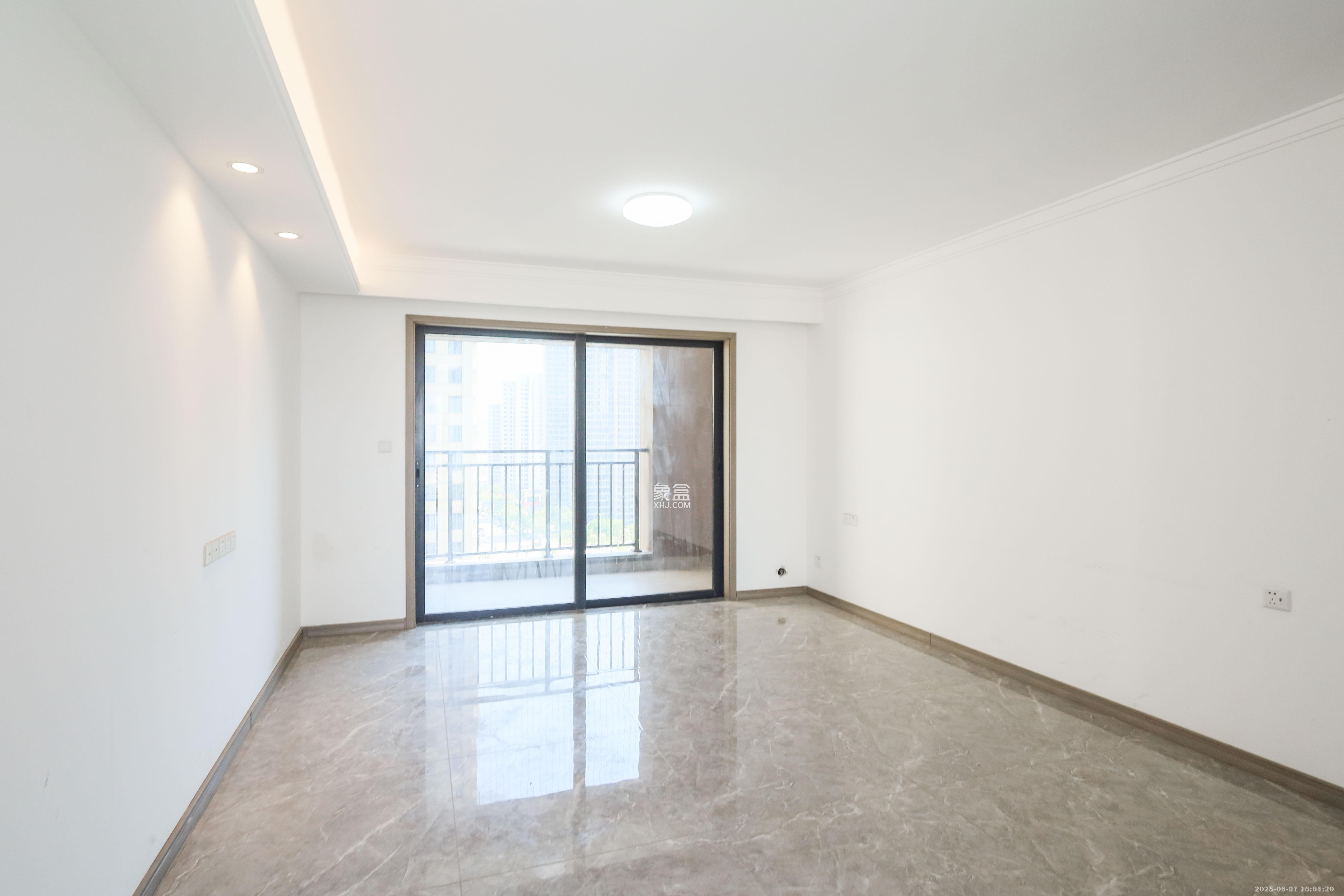 越秀亲爱里 4室2厅2卫 2100.0元/月 越秀亲爱里 4室2厅2卫 2100.0元/月室内图