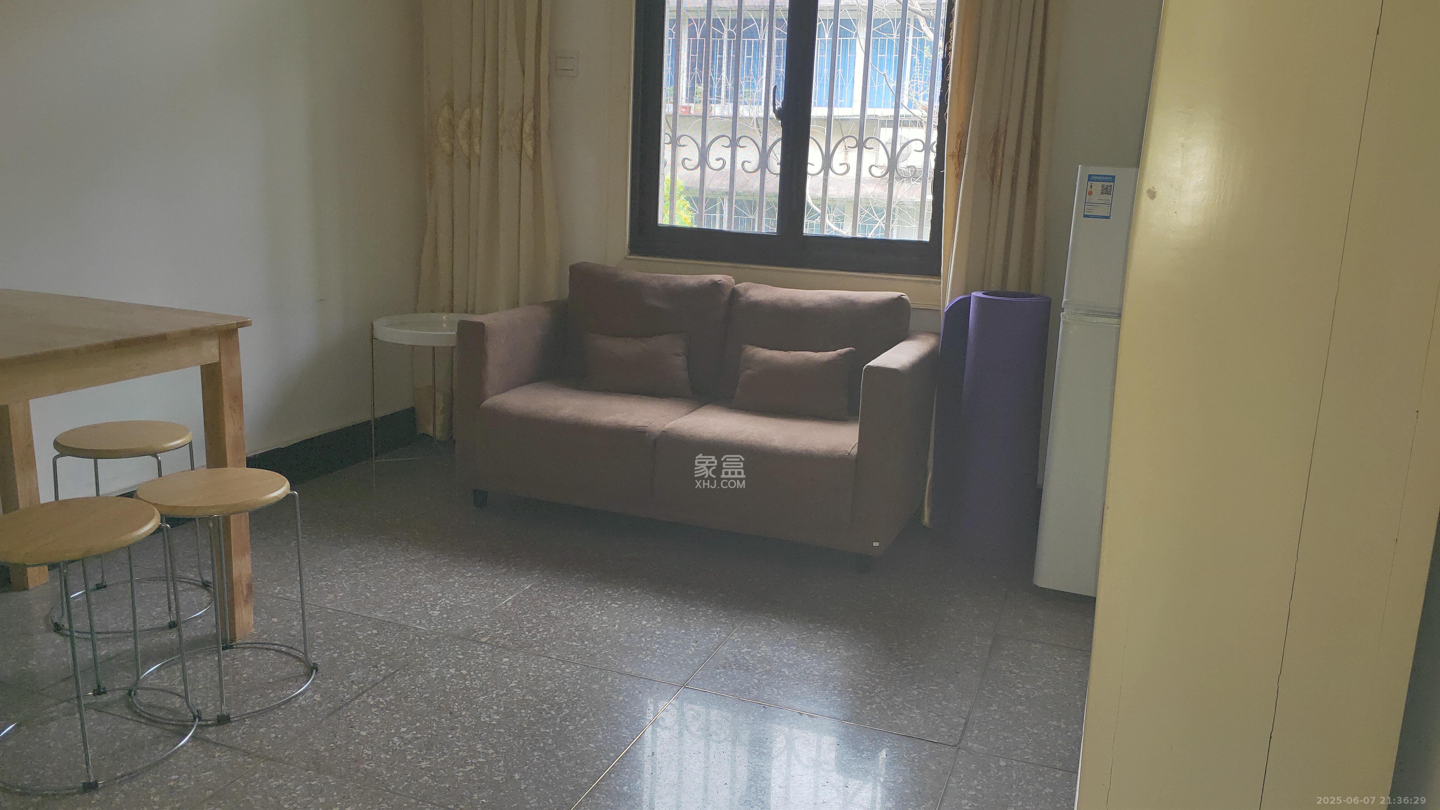 五一东村 1室1厅1卫 1400.0元/月 五一东村 1室1厅1卫 1400.0元/月室内图