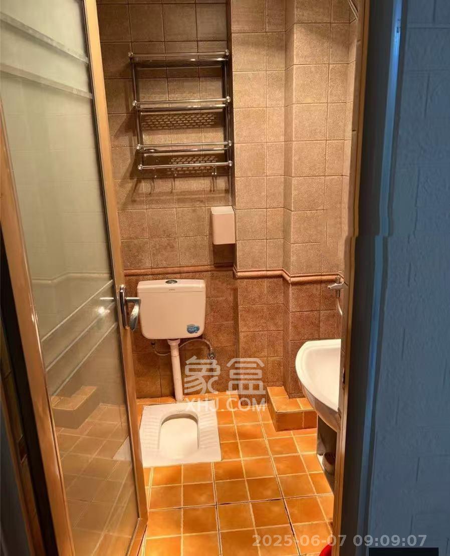 建鸿达华都(华都小户型及大华写字楼) 2室1厅1卫 2400.0元/月 建鸿达华都(华都小户型及大华写字楼) 2室1厅1卫 2400.0元/月室内图