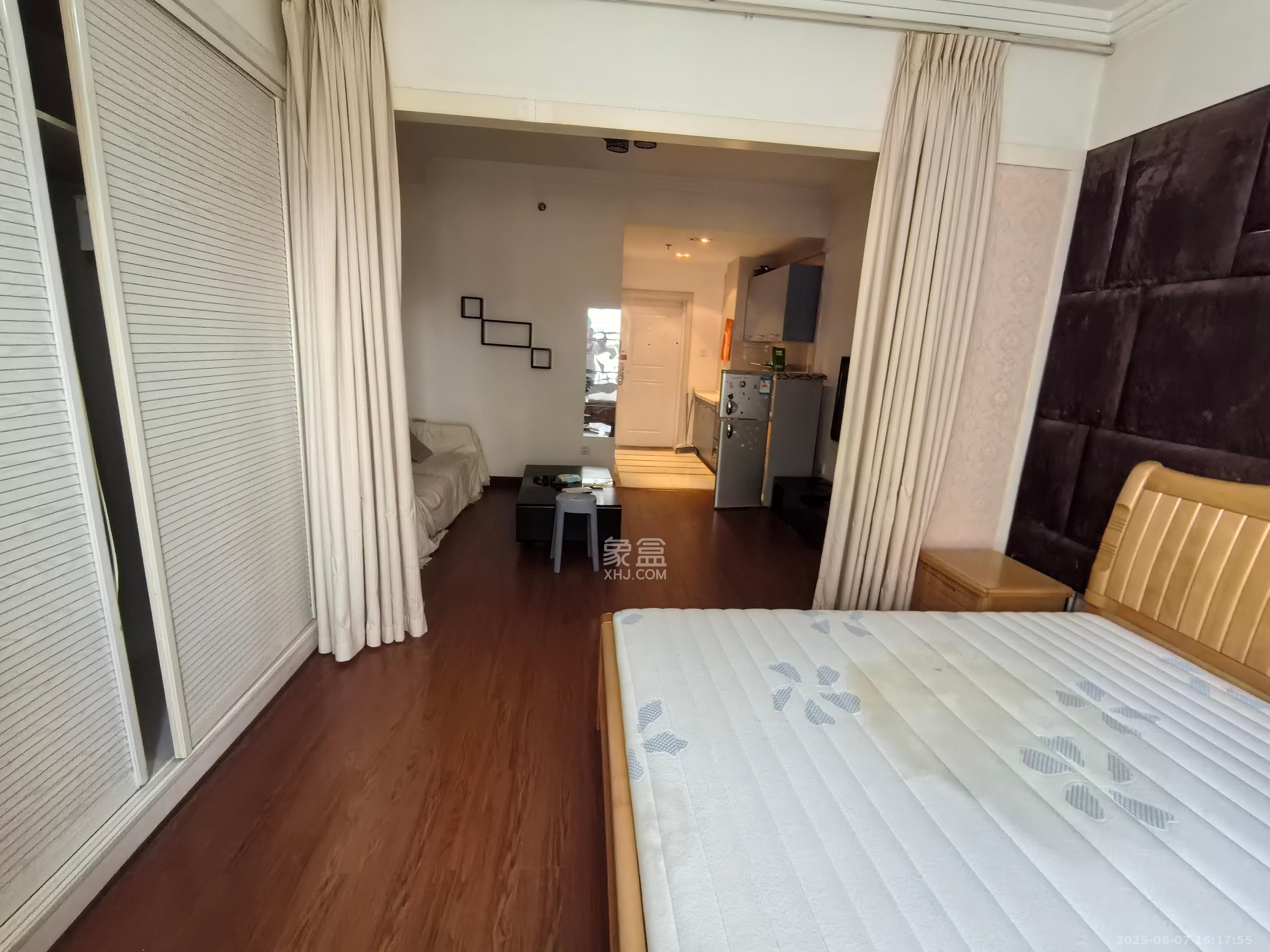 西子一间  1室1厅1卫   1600.00元/月室内图