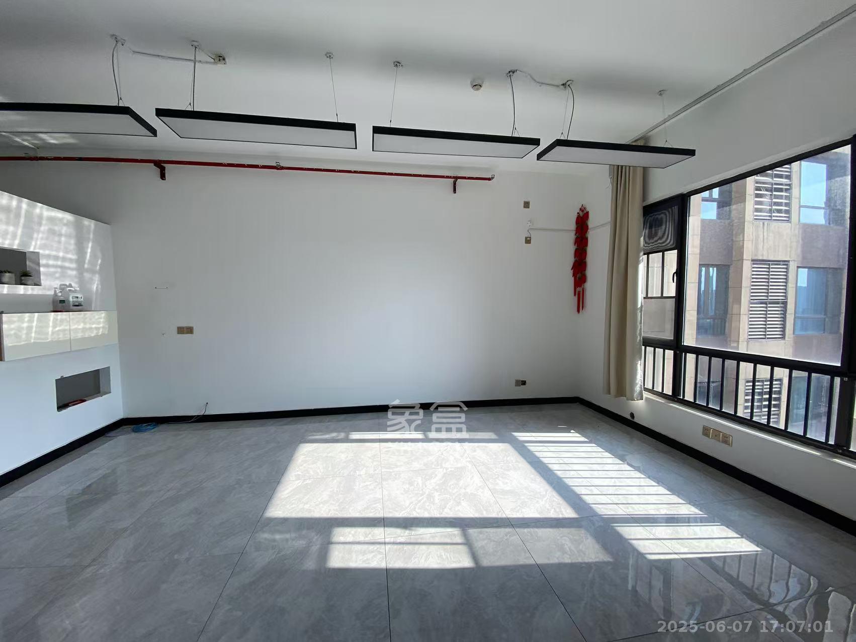 合能洋湖公馆   130.62㎡      6000.0元/月室内图