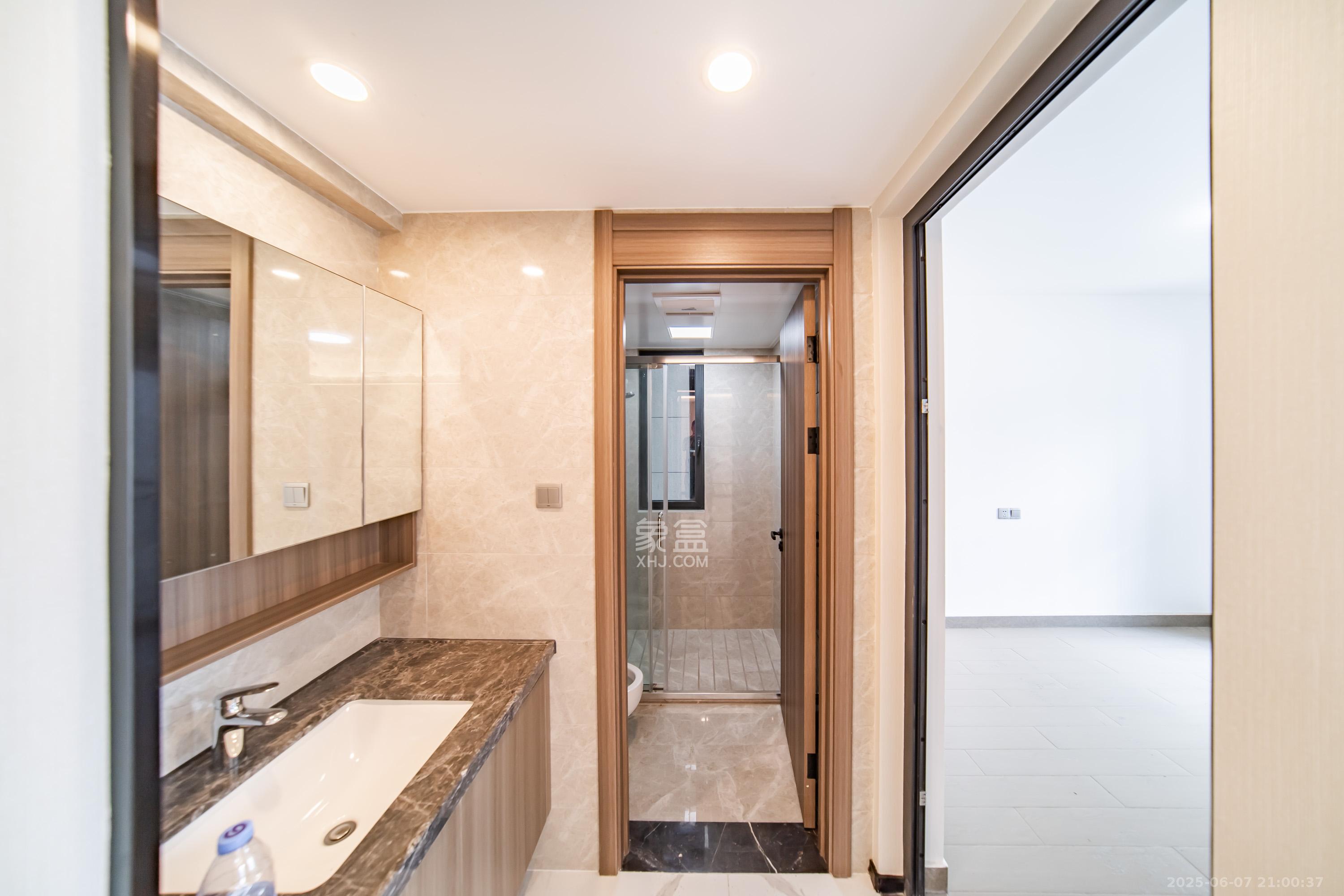 中海阅溪府 3室2厅2卫 145.0万 中海阅溪府 3室2厅2卫 145.0万卫生间