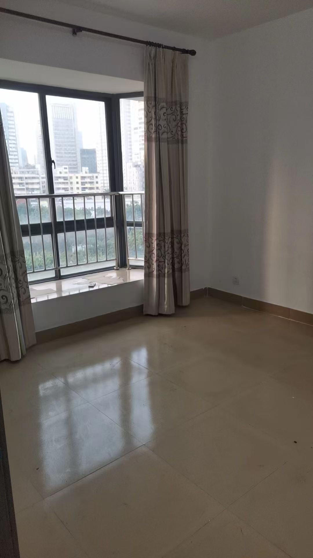 金海广场 3室2厅2卫 2500.0元/月 金海广场 3室2厅2卫 2500.0元/月室内图