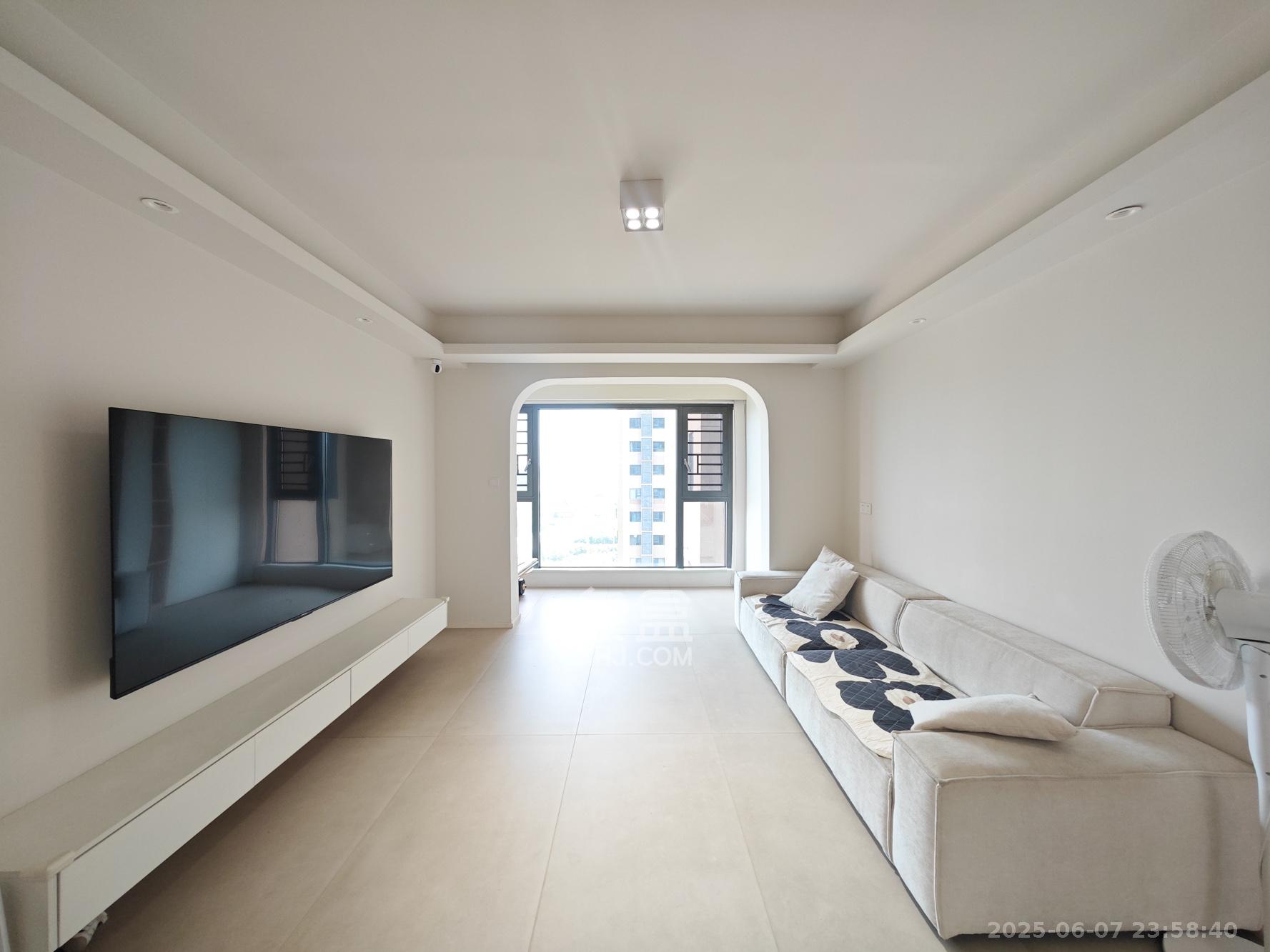 中建嘉和城凤凰台(中建瑞兴家园) 1室0厅0卫 126.0万 中建嘉和城凤凰台(中建瑞兴家园) 1室0厅0卫 126.0万客厅