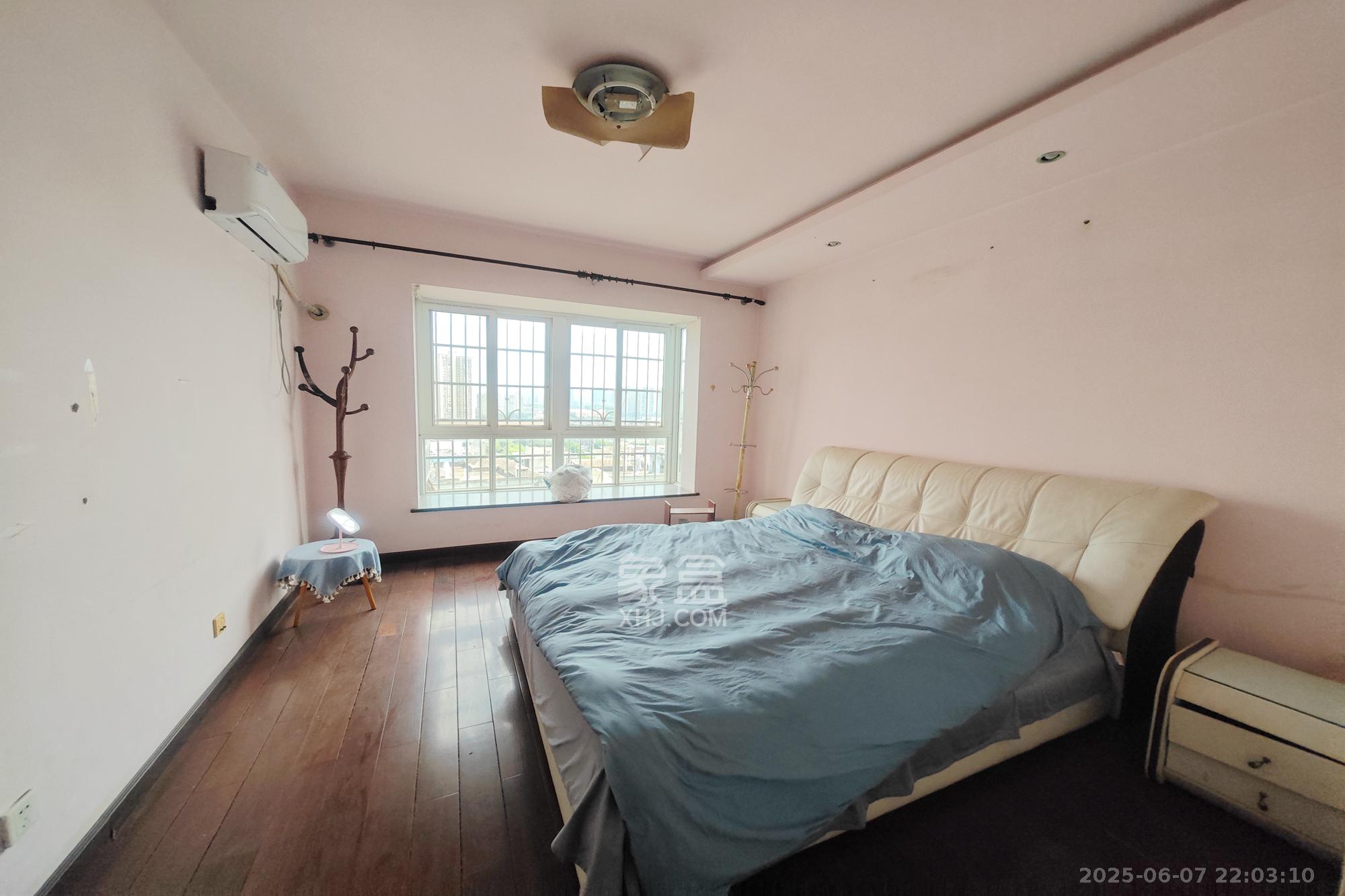 鑫天鑫城  4室2厅2卫    85.0万 鑫天鑫城  4室2厅2卫    85.0万卧室