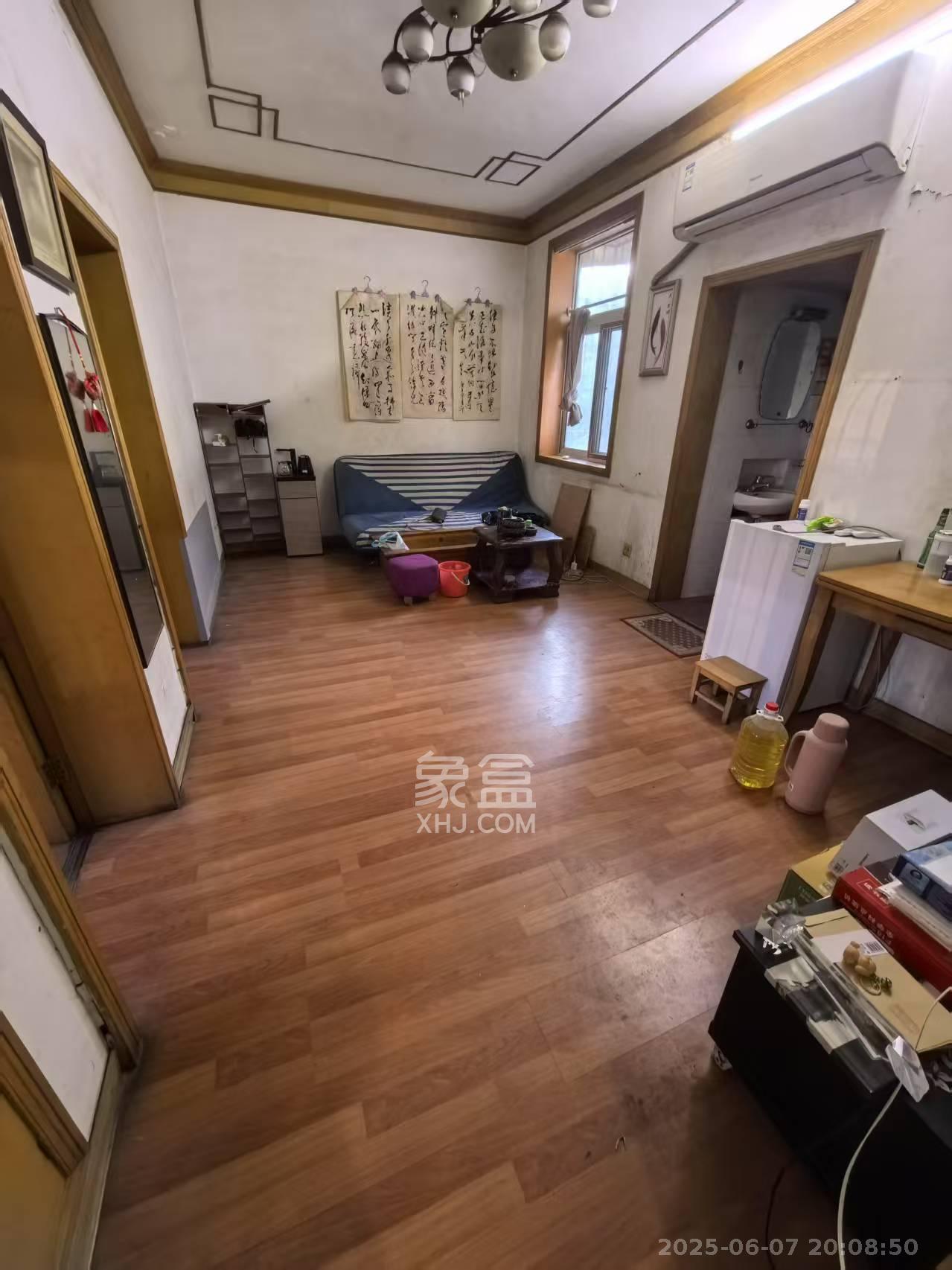 湘雅医院职工宿舍南院  1室0厅0卫   2000.00元/月