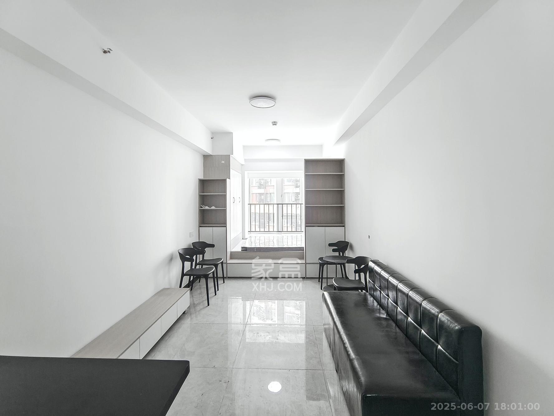 保利香槟国际  1室1厅1卫    24.0万 保利香槟国际  1室1厅1卫    24.0万客厅