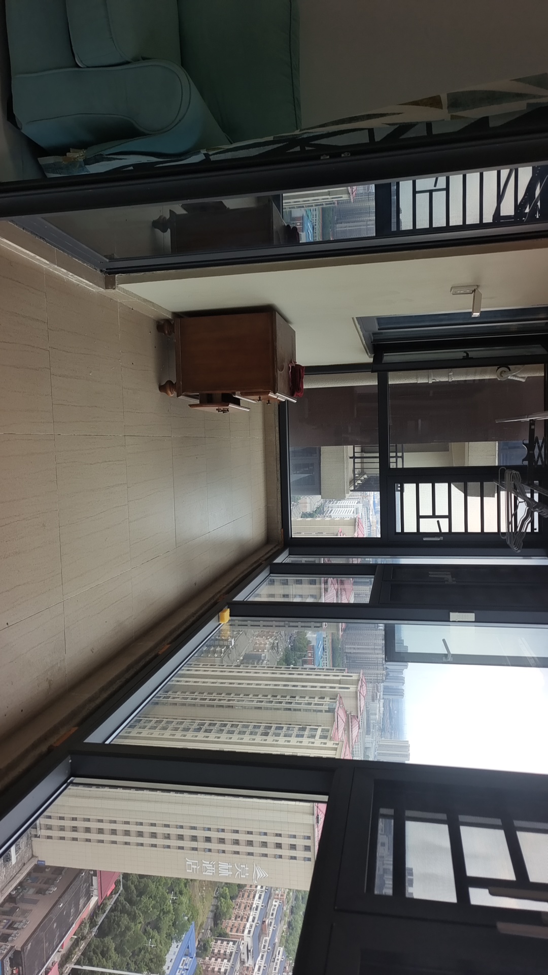 碧桂园梓山府  3室2厅2卫   2000.00元/月室内图