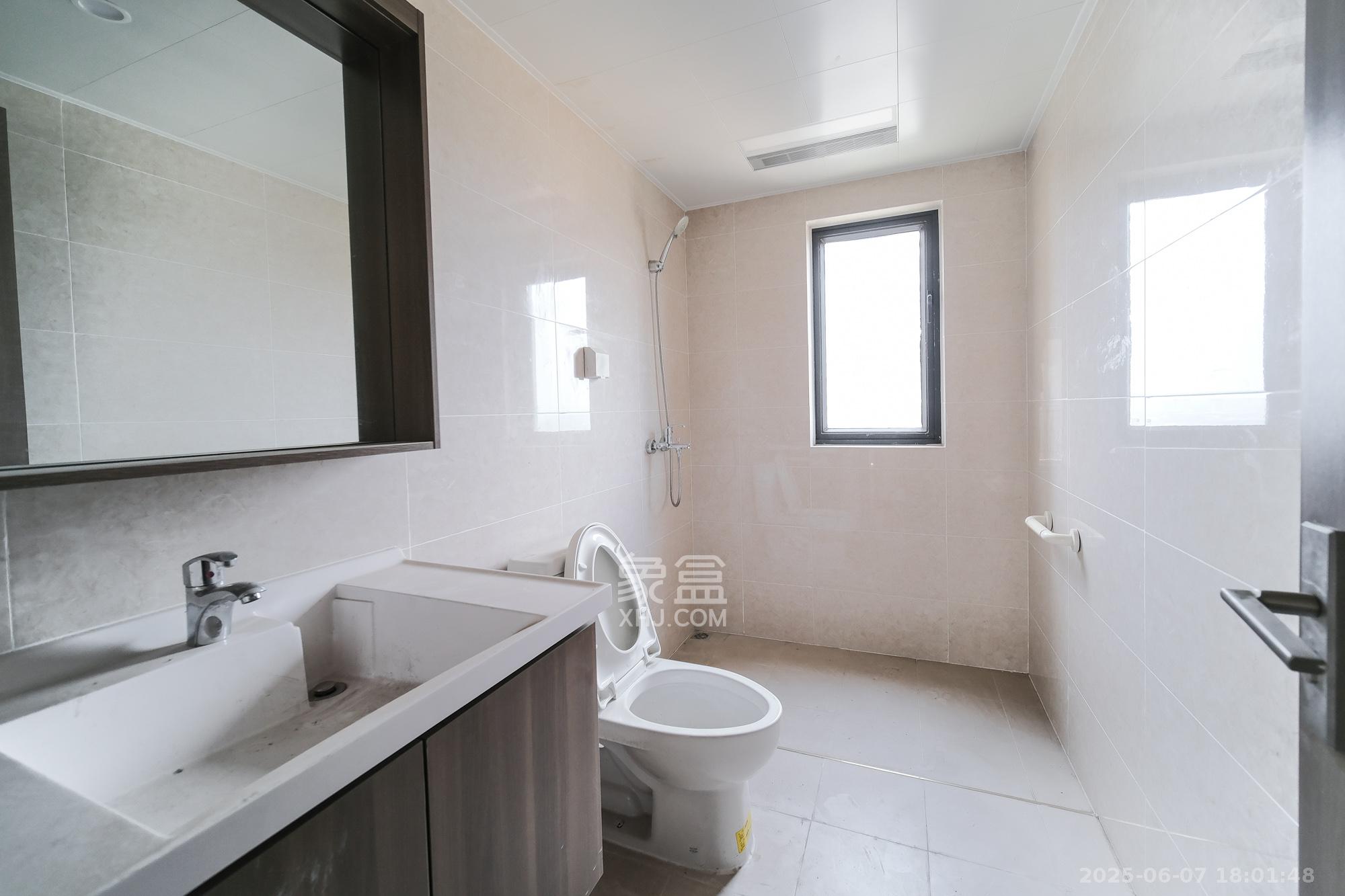 保利香槟国际 4室2厅2卫 110.0万 保利香槟国际 4室2厅2卫 110.0万卫生间