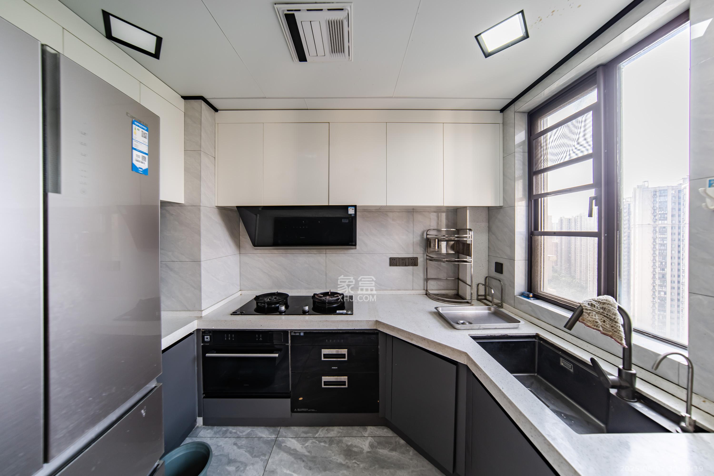 和泓梅溪四季 5室2厅2卫 239.0万 和泓梅溪四季 5室2厅2卫 239.0万厨房