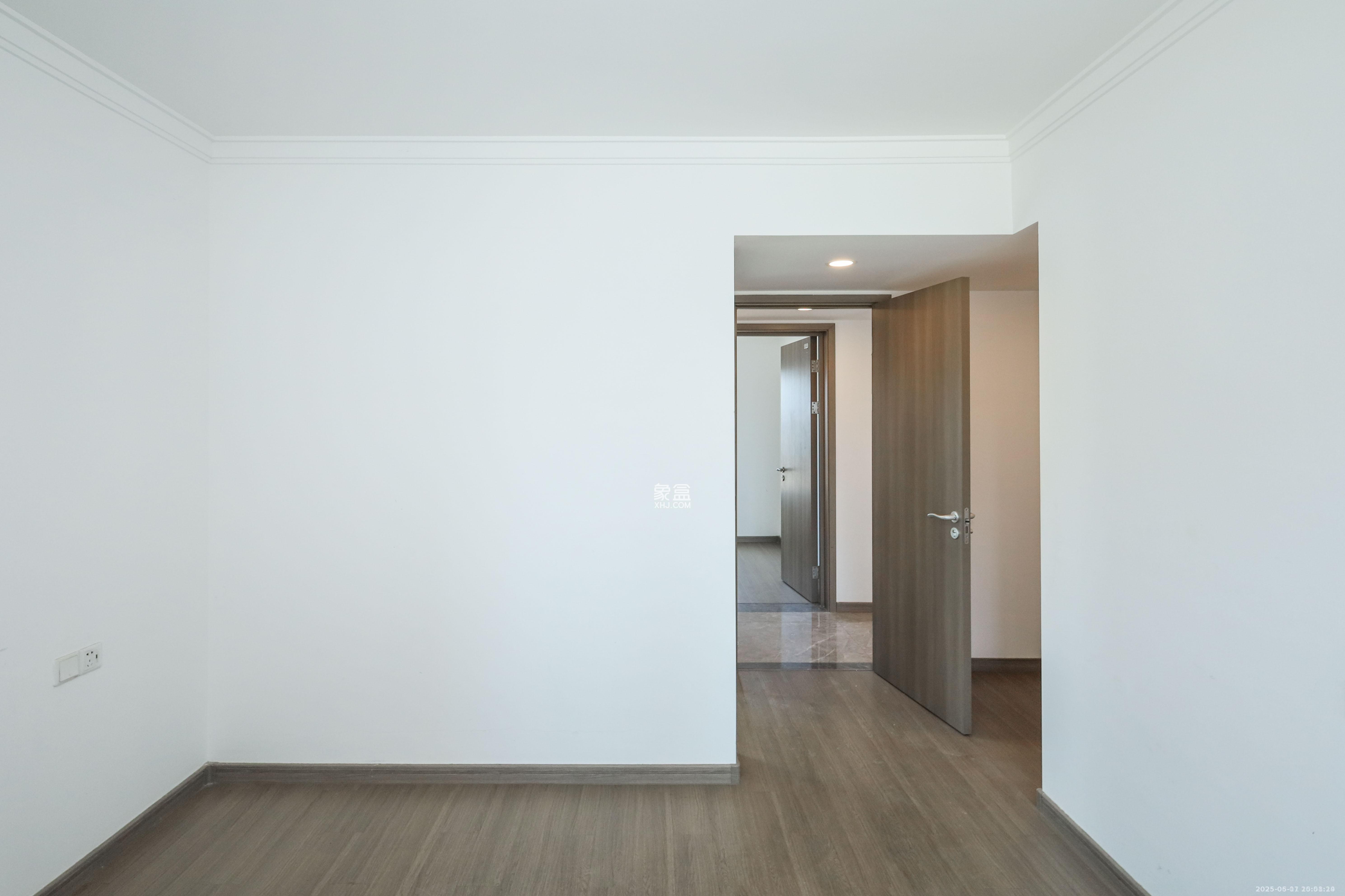 越秀亲爱里 4室2厅2卫 2100.0元/月 越秀亲爱里 4室2厅2卫 2100.0元/月室内图