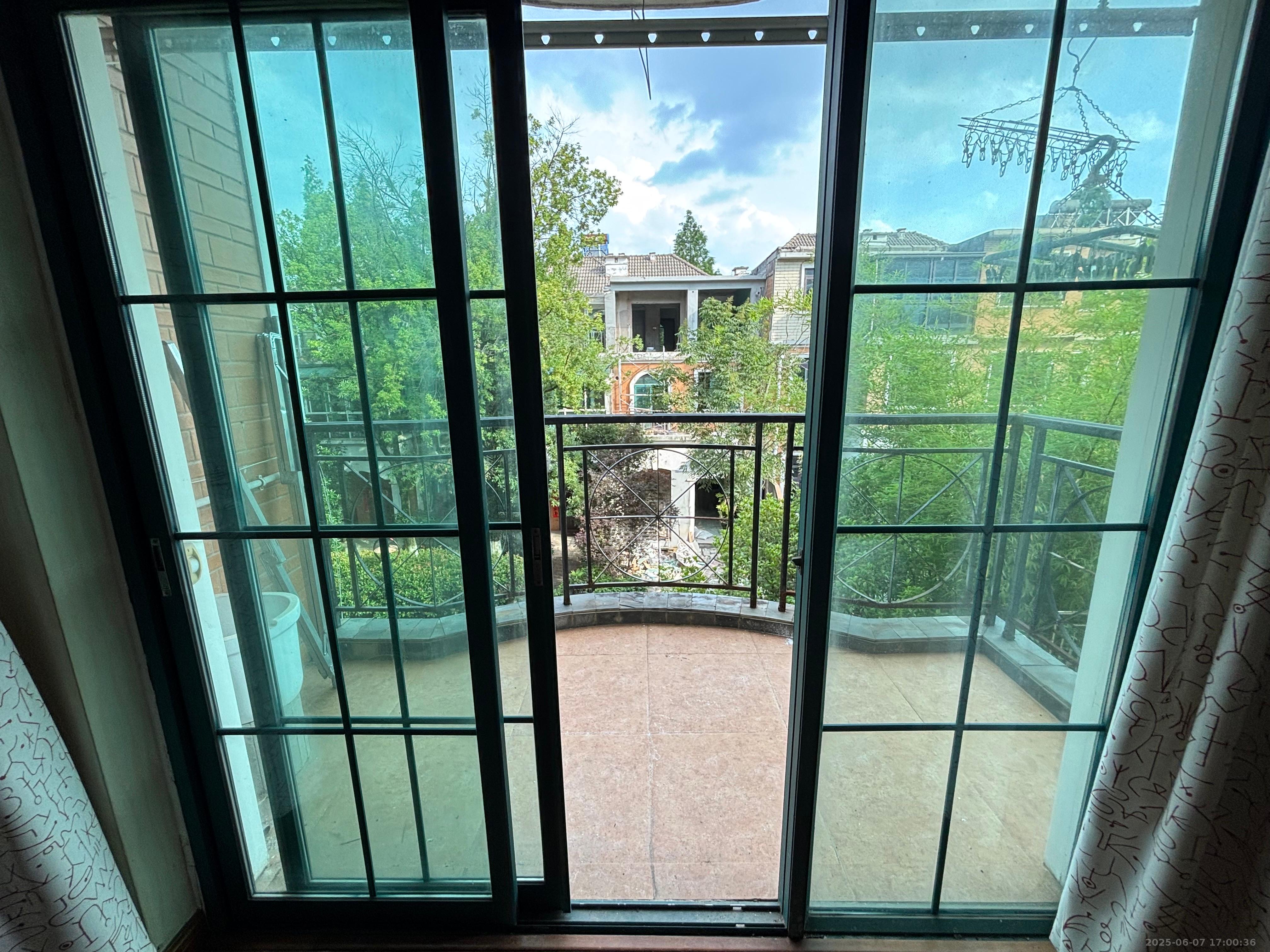 山水芙蓉国际新城 5室2厅2卫 5500.0元/月 山水芙蓉国际新城 5室2厅2卫 5500.0元/月室内图