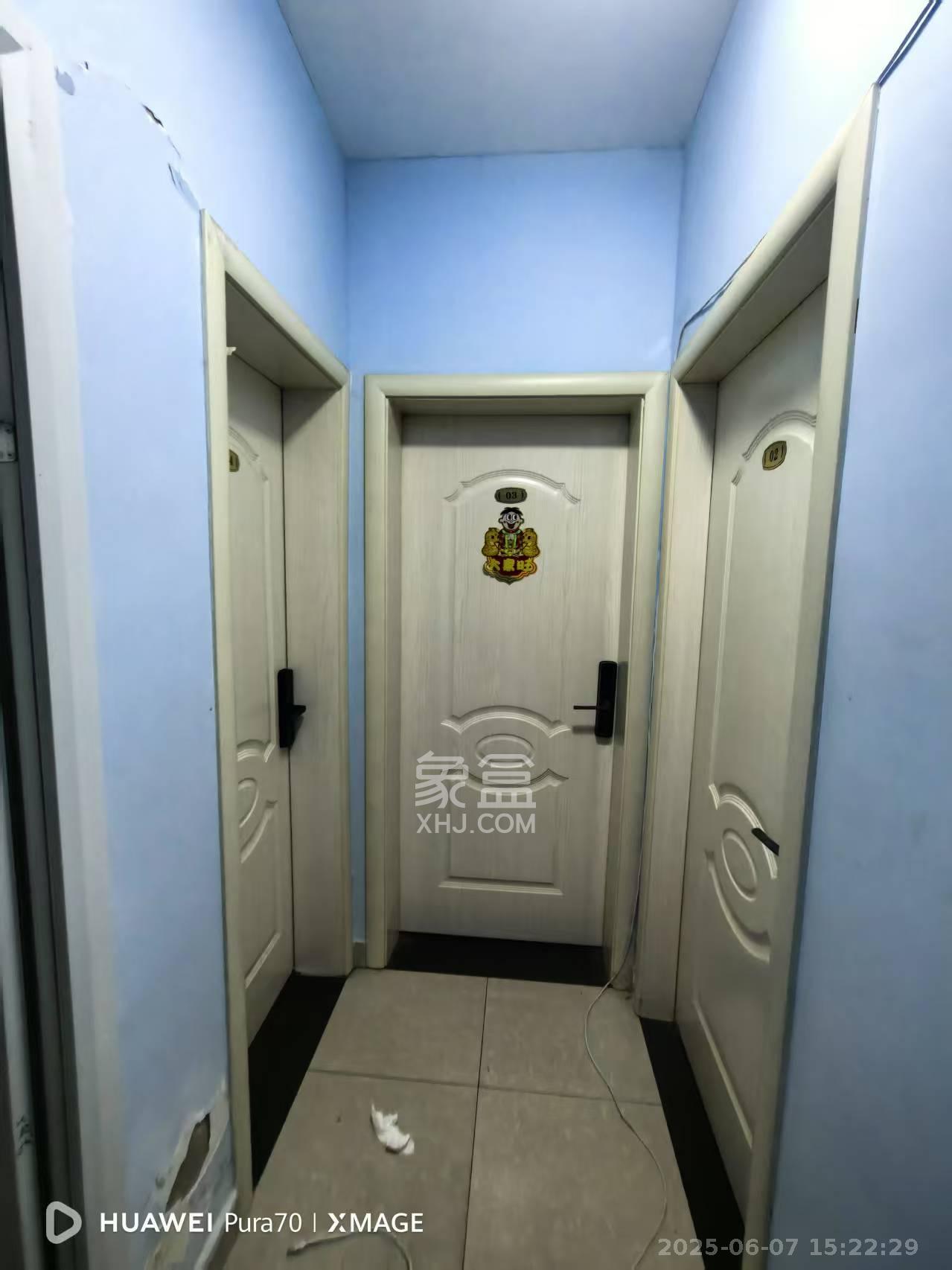 天麓尚层  3室2厅1卫   2200.00元/月室内图