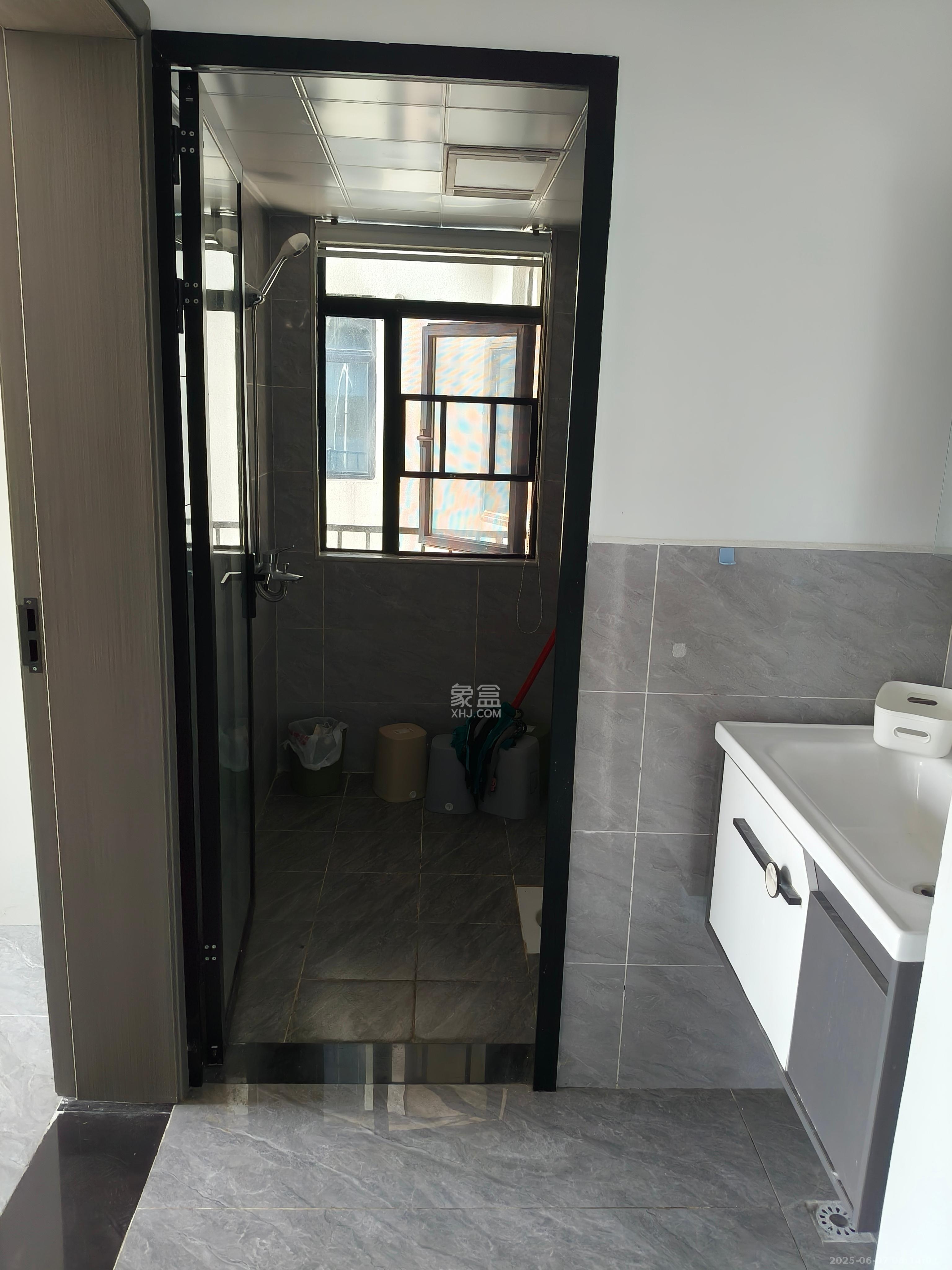 盛地东方芯府 3室2厅2卫 2200.0元/月 盛地东方芯府 3室2厅2卫 2200.0元/月室内图