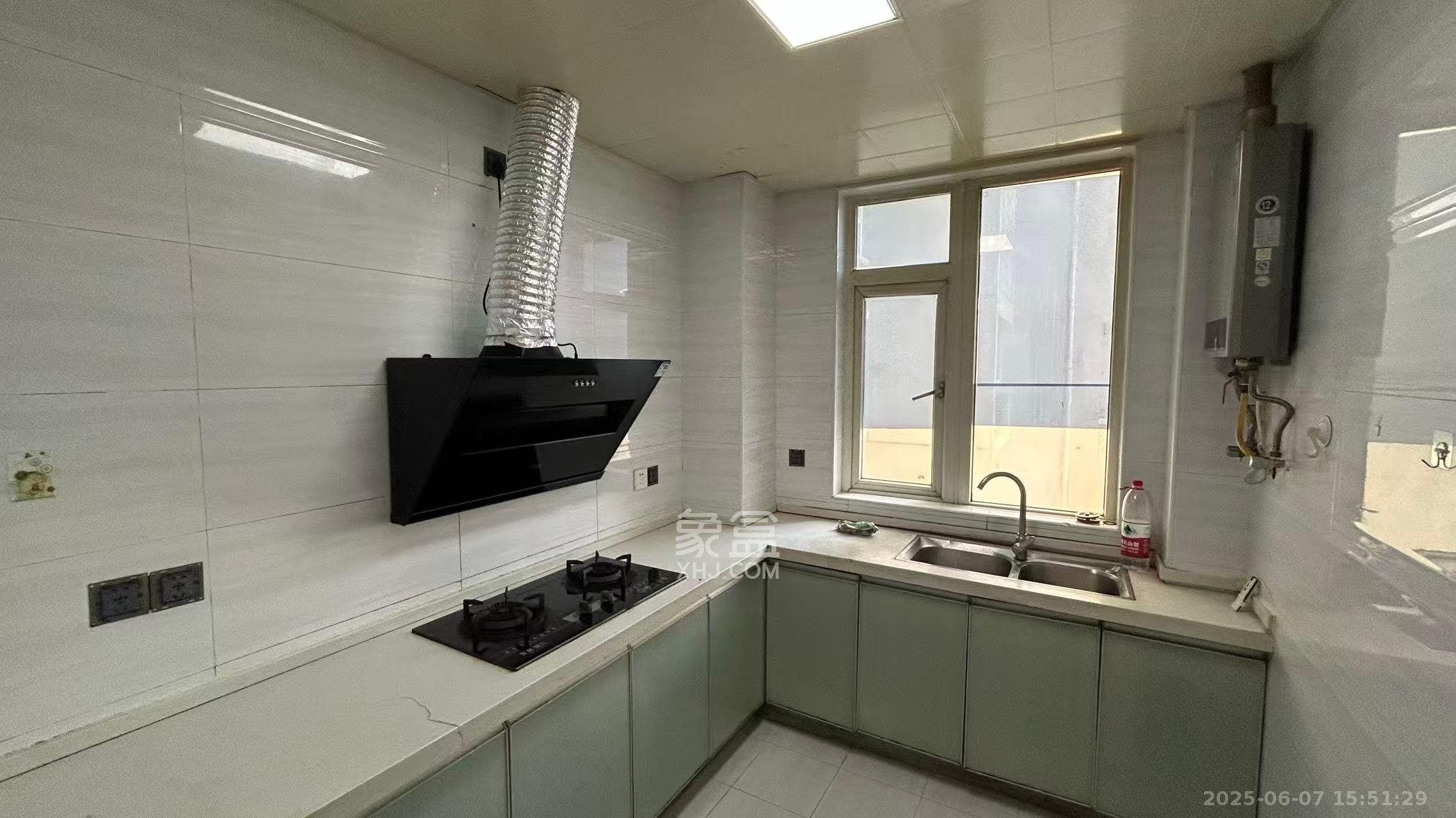 中房F联邦  3室2厅1卫    2200.0元/月 中房F联邦  3室2厅1卫    2200.0元/月室内图