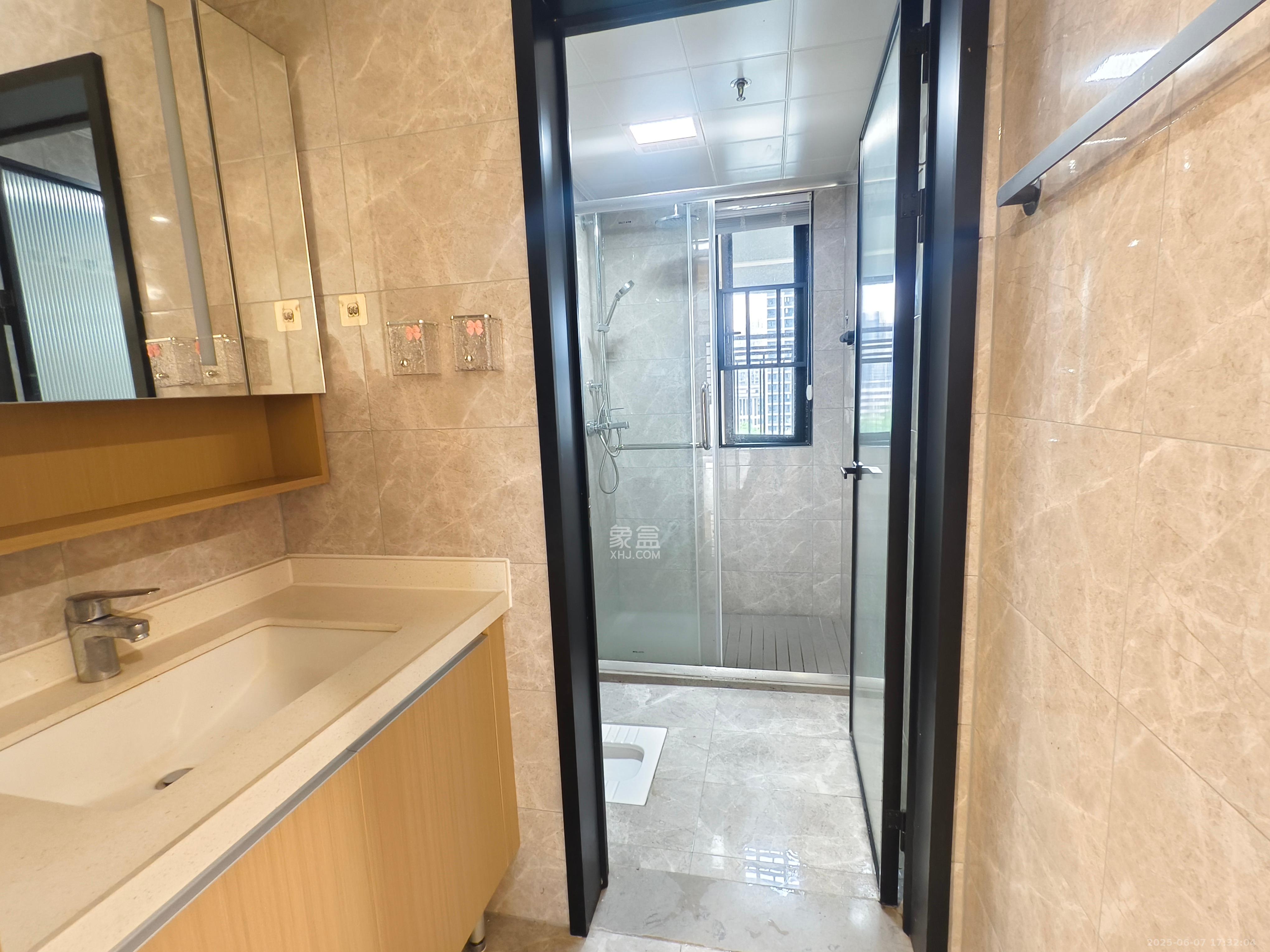 旭辉雨花郡  3室2厅2卫   4200.00元/月室内图