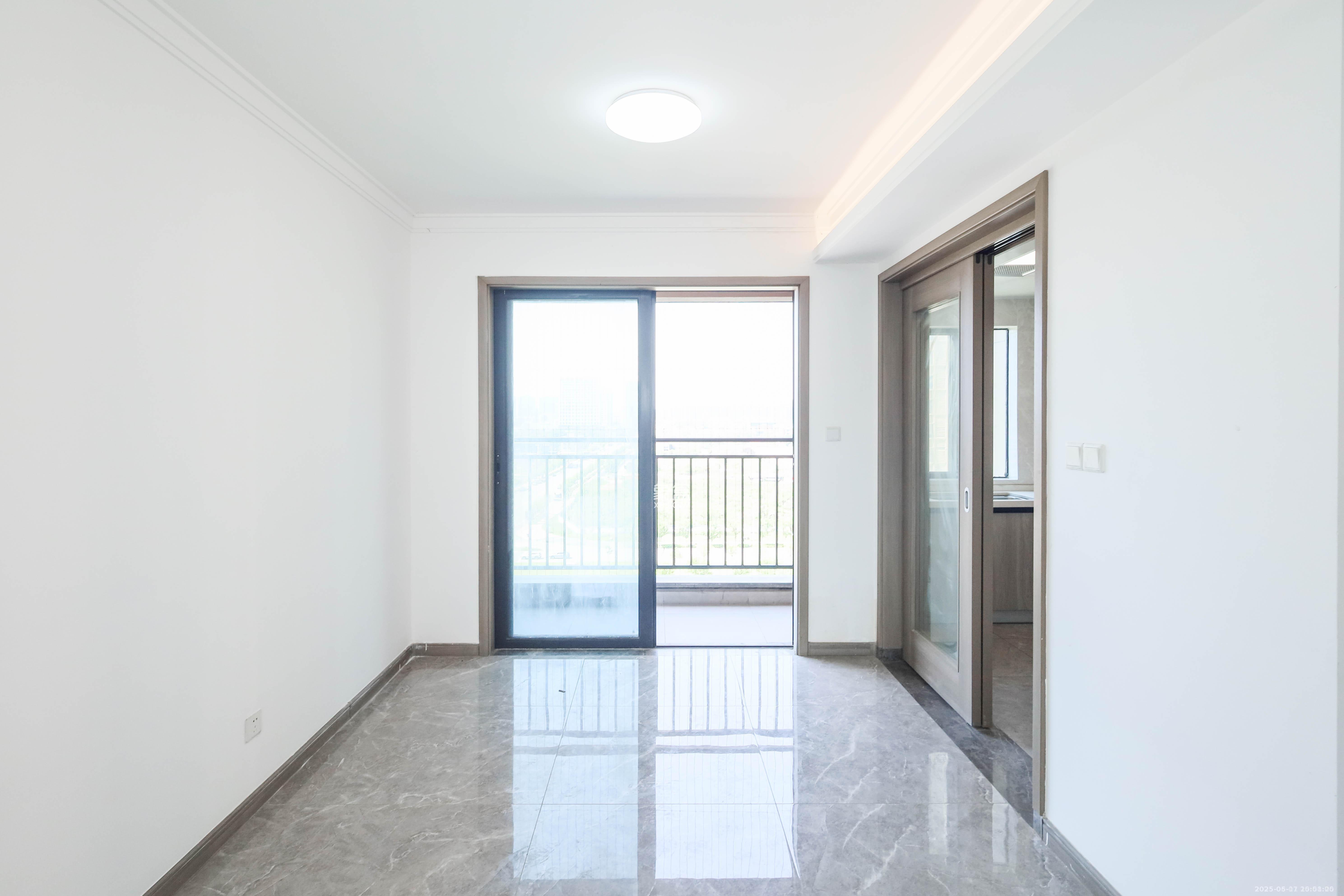 越秀亲爱里 4室2厅2卫 2100.0元/月 越秀亲爱里 4室2厅2卫 2100.0元/月室内图