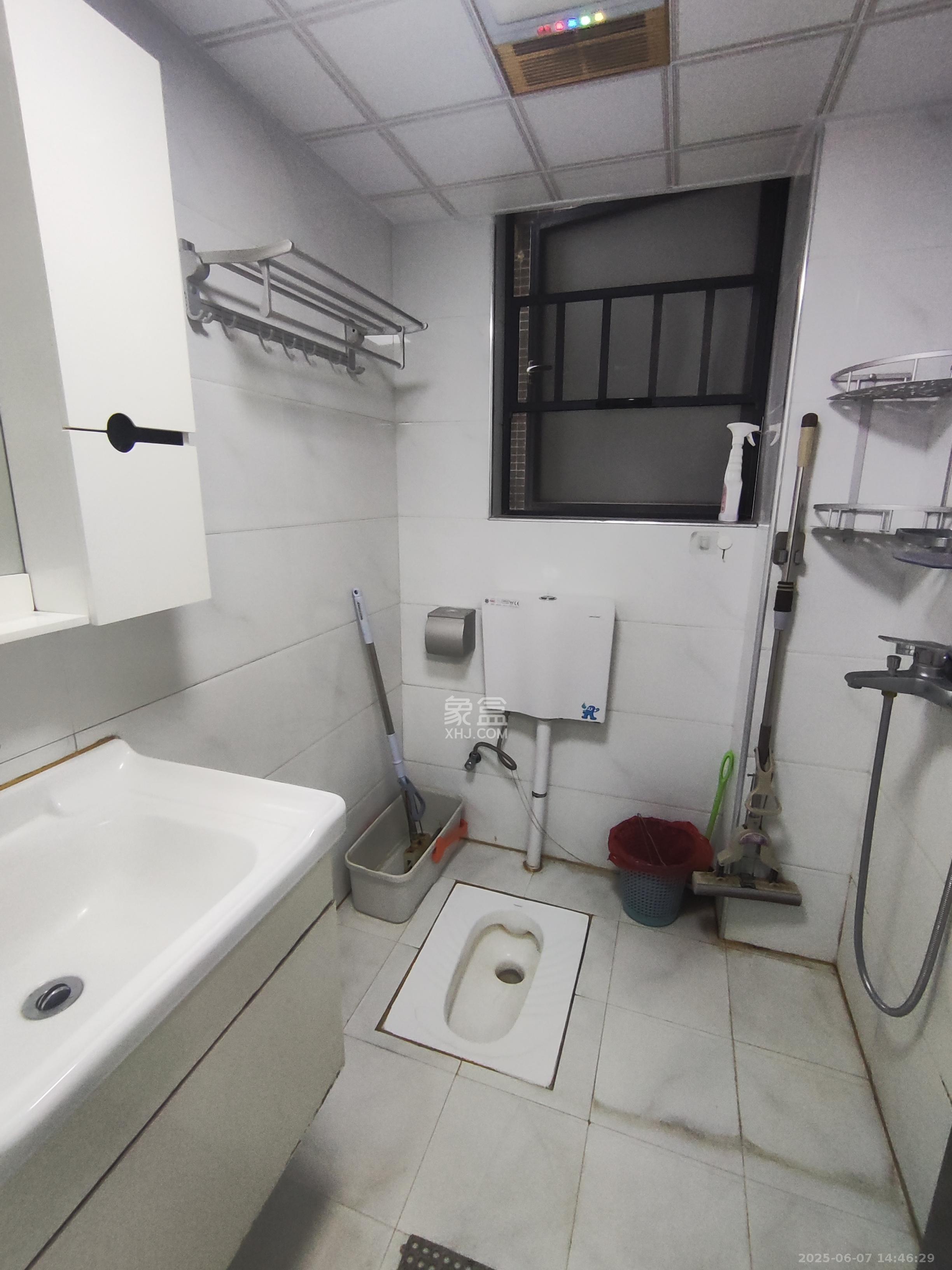 和庄  2室2厅1卫    2300.0元/月室内图