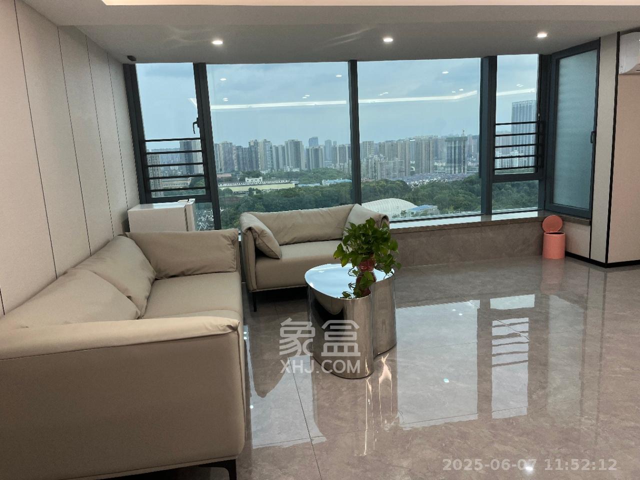 京武浪琴山三期(京武中心) 4室1厅1卫 38000.0元/月 京武浪琴山三期(京武中心) 4室1厅1卫 38000.0元/月室内图