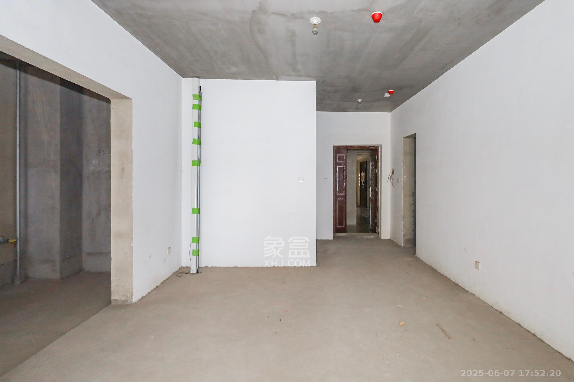 南山雍江汇(滨江国际新城) 3室2厅2卫 198.0万 南山雍江汇(滨江国际新城) 3室2厅2卫 198.0万其他