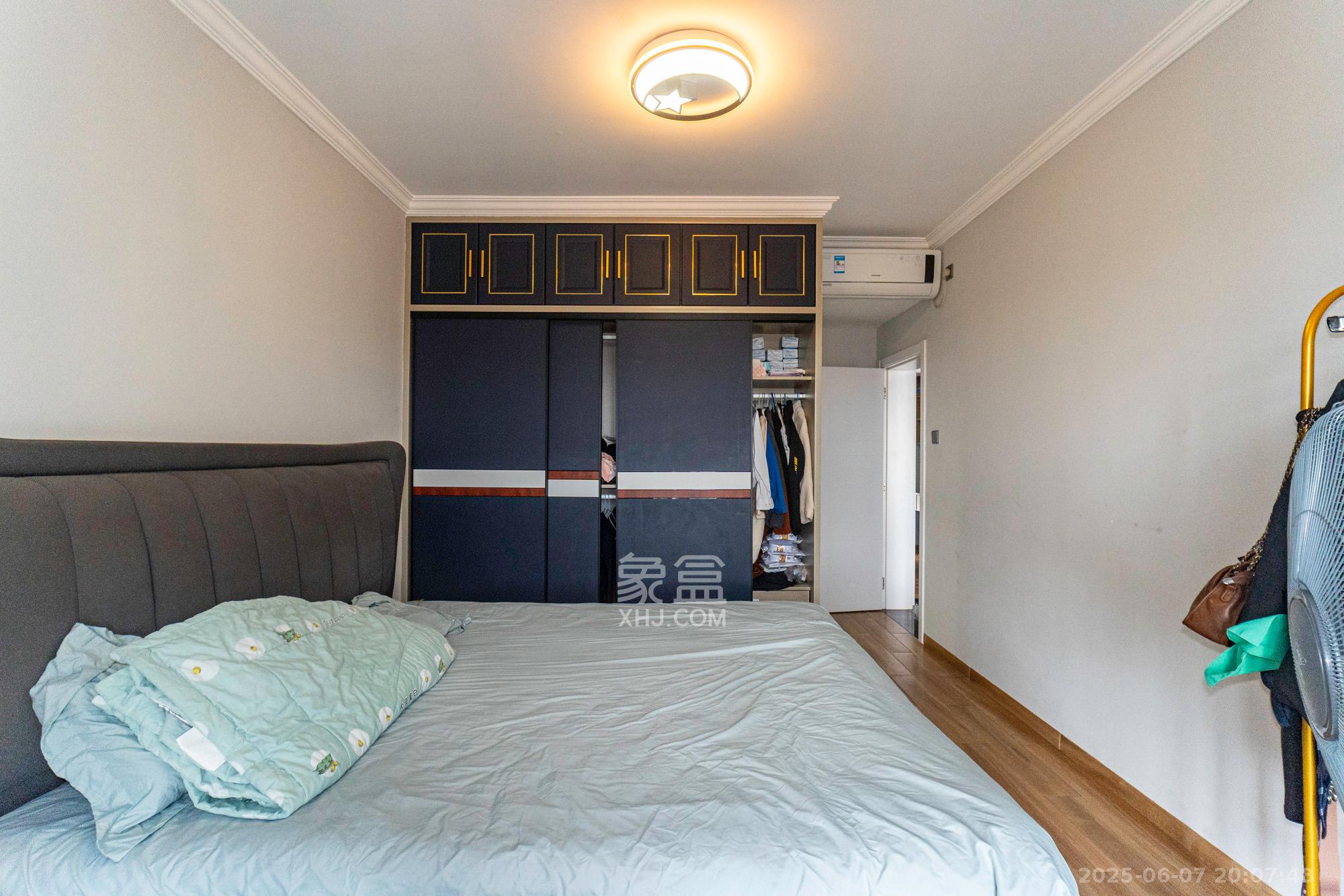 星湖湾二期高层 3室2厅2卫 72.0万 星湖湾二期高层 3室2厅2卫 72.0万卧室