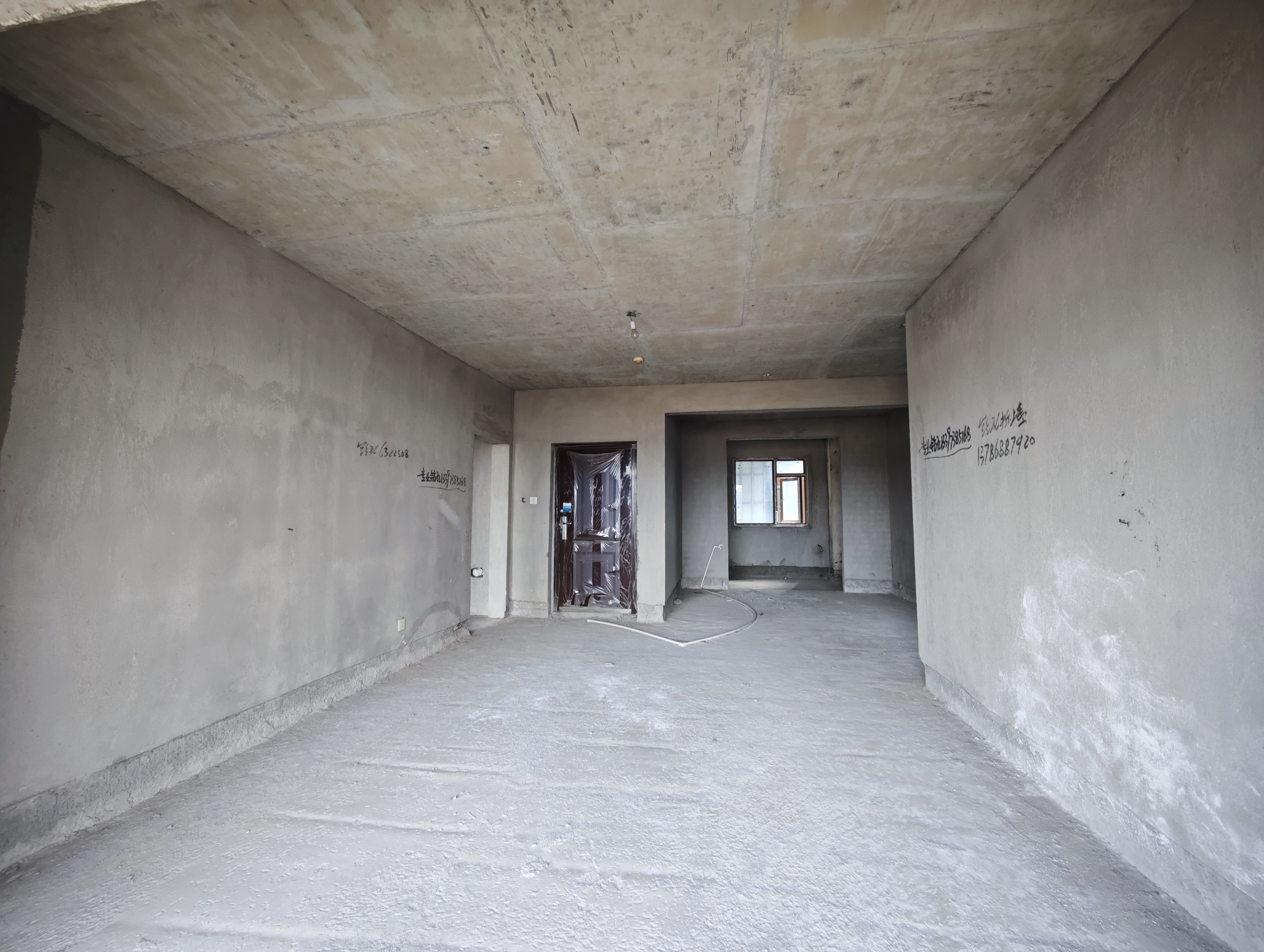 新科苑  3室2厅2卫    75.0万客厅