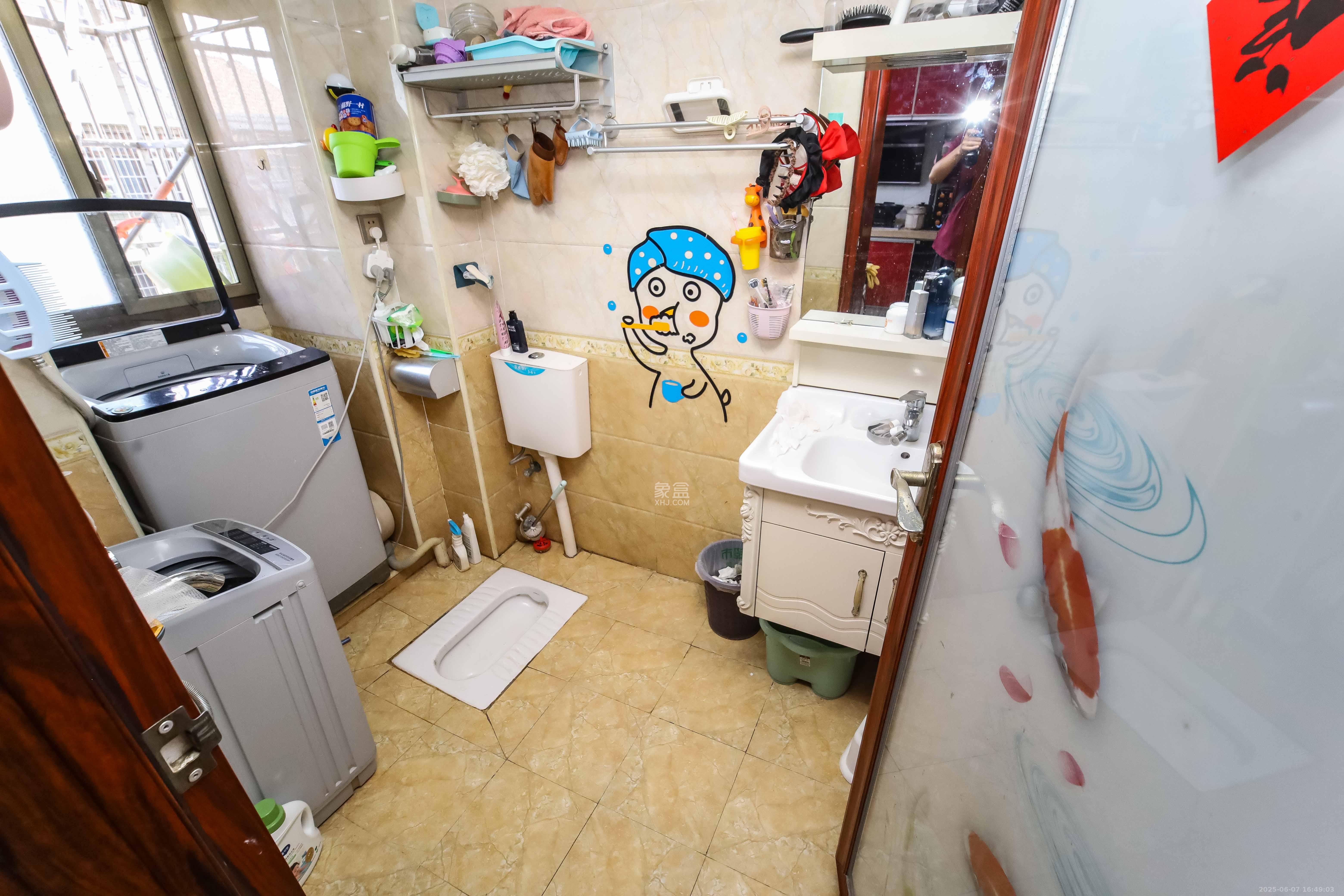 荷花园安置小区  2室2厅1卫   56.00万卫生间
