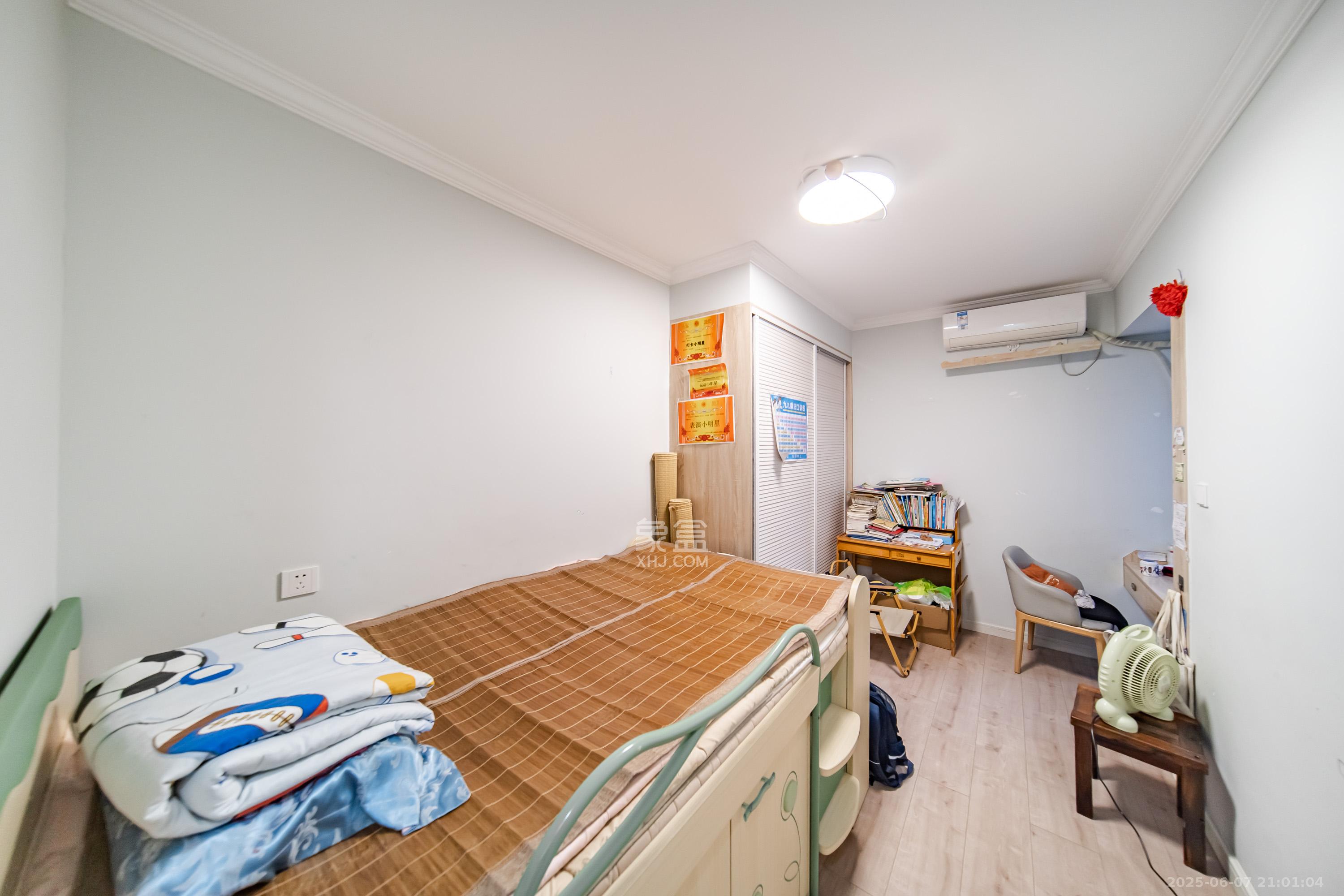 中国铁建梅溪青秀二期 3室2厅2卫 109.0万 中国铁建梅溪青秀二期 3室2厅2卫 109.0万卧室