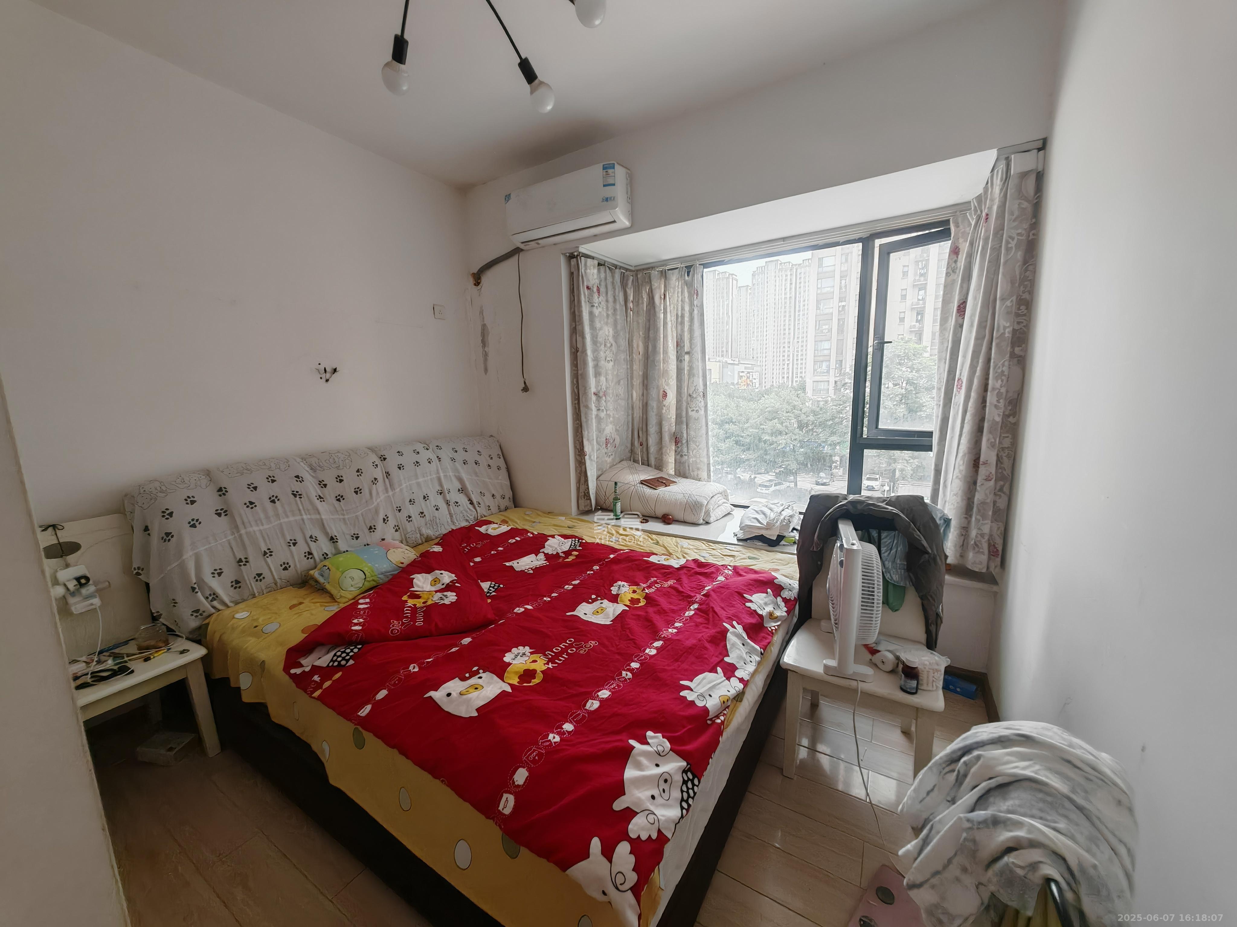 钰龙天下一期  3室2厅1卫   1800.00元/月室内图