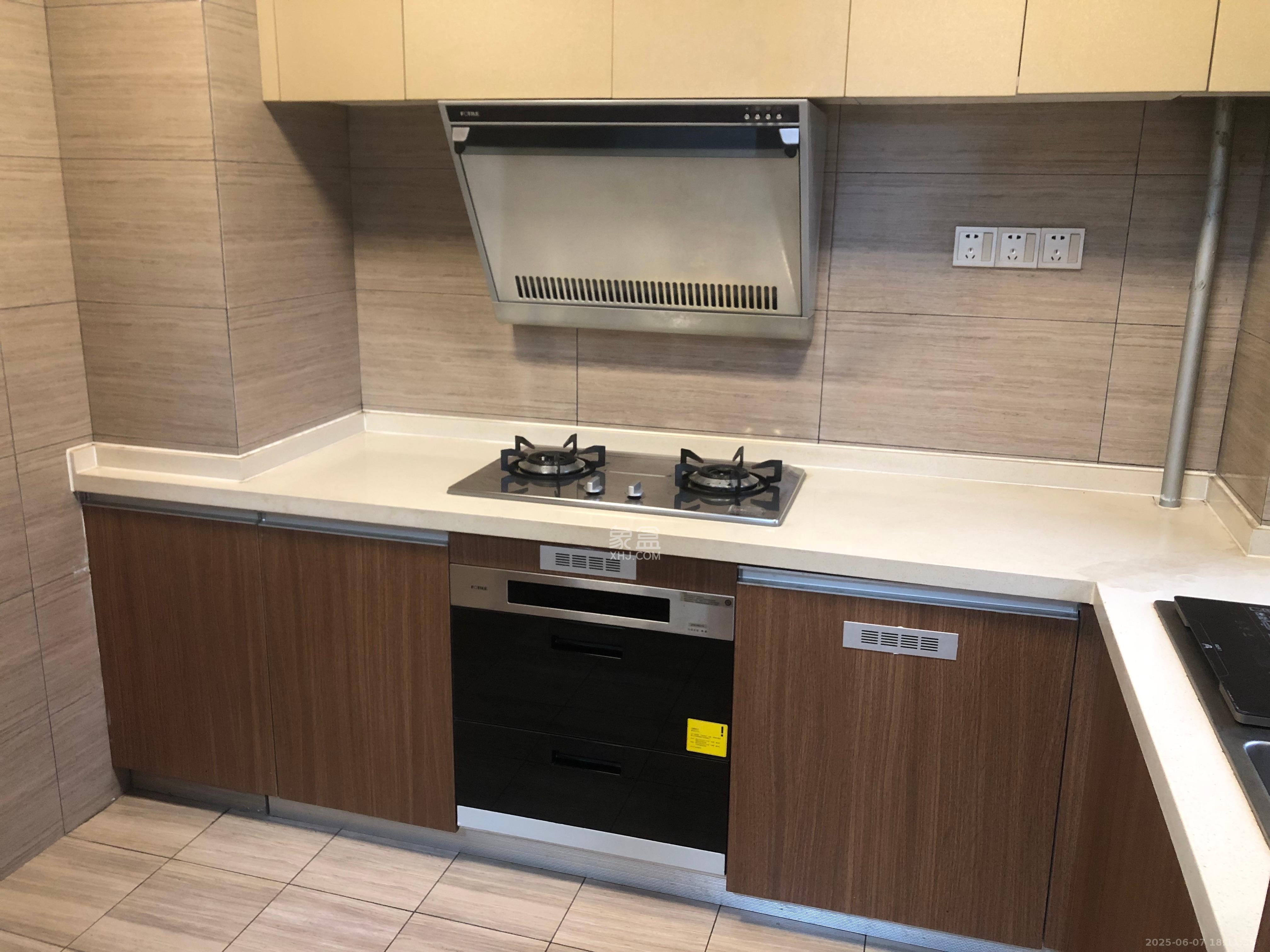 阳光城尚东湾蓝莓苑  4室2厅2卫    3800.0元/月室内图