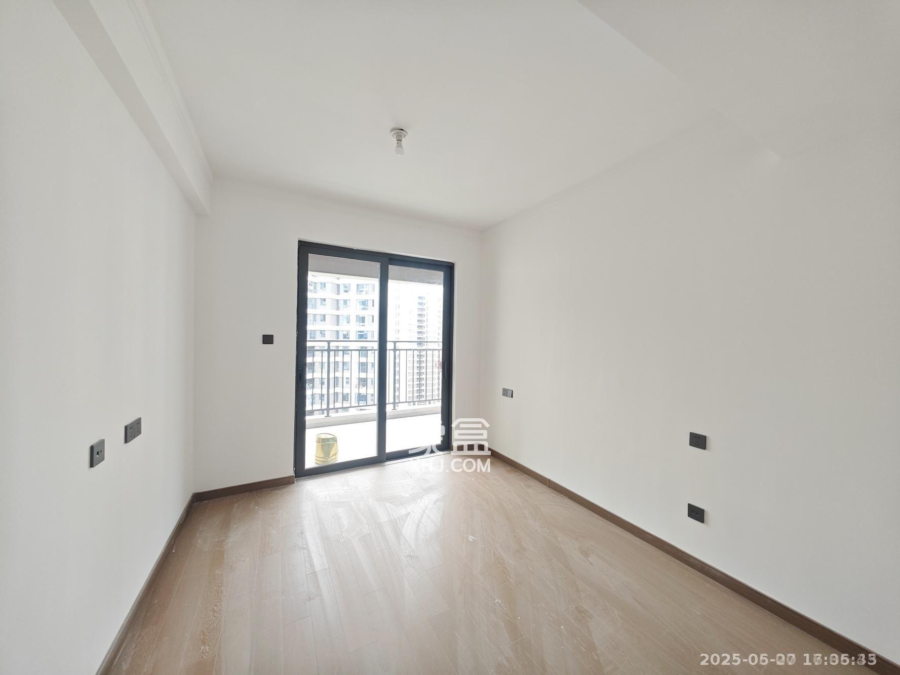 金地都会风華  4室2厅2卫    3500.0元/月室内图