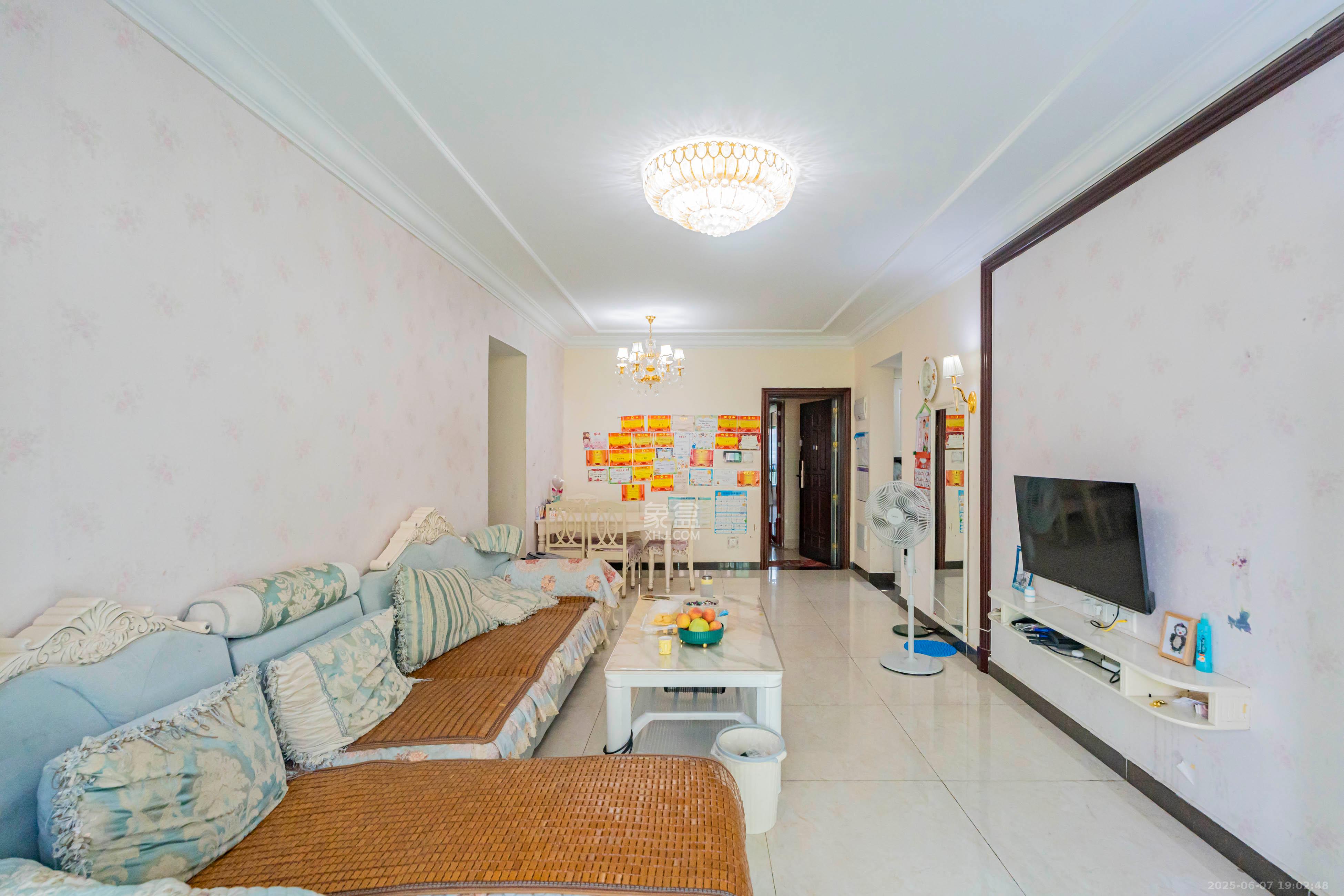 恒大雅苑  3室2厅2卫    95.0万 恒大雅苑  3室2厅2卫    95.0万客厅