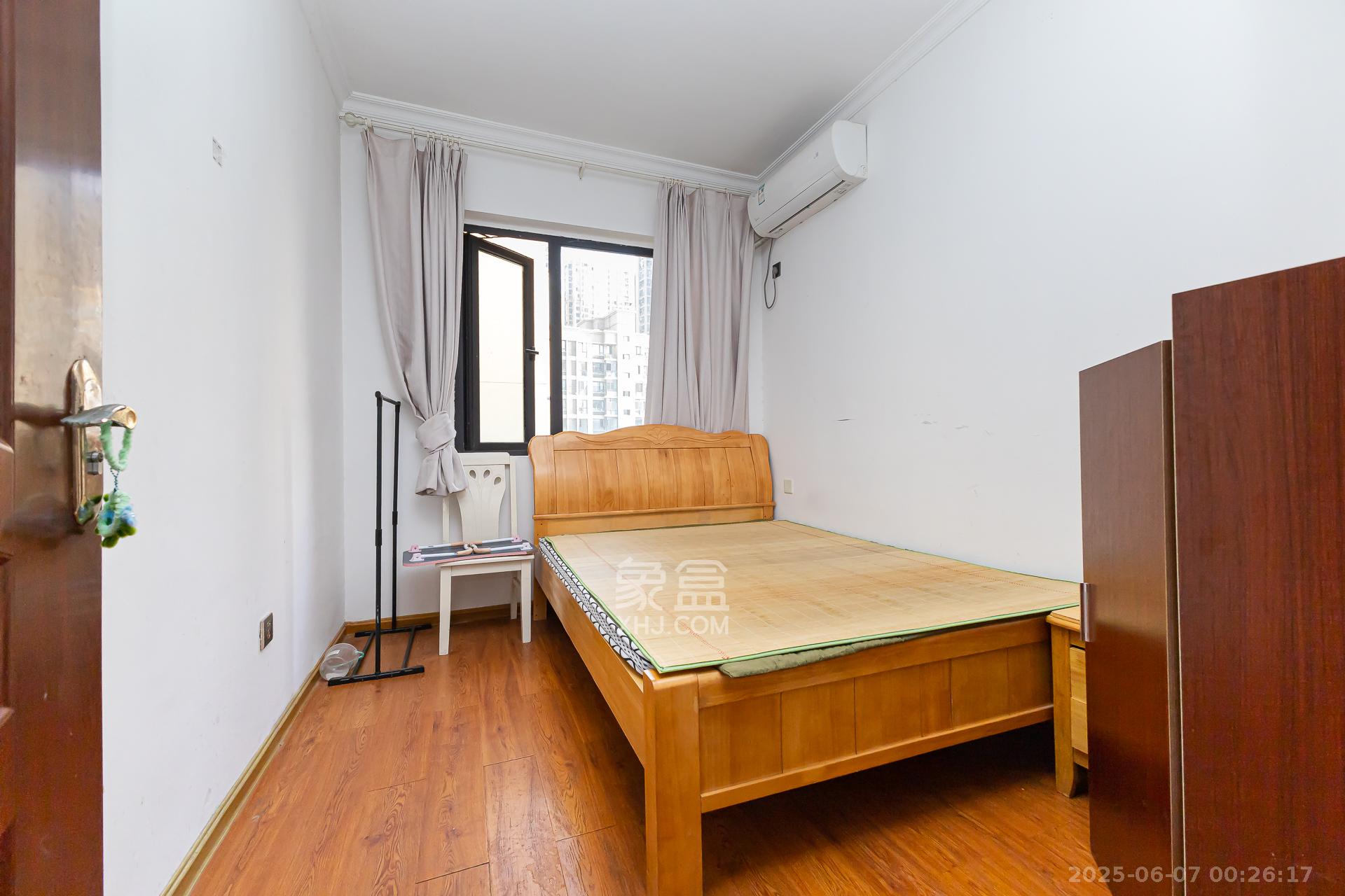 勤诚达境界城 4室2厅2卫 102.0万 勤诚达境界城 4室2厅2卫 102.0万卧室