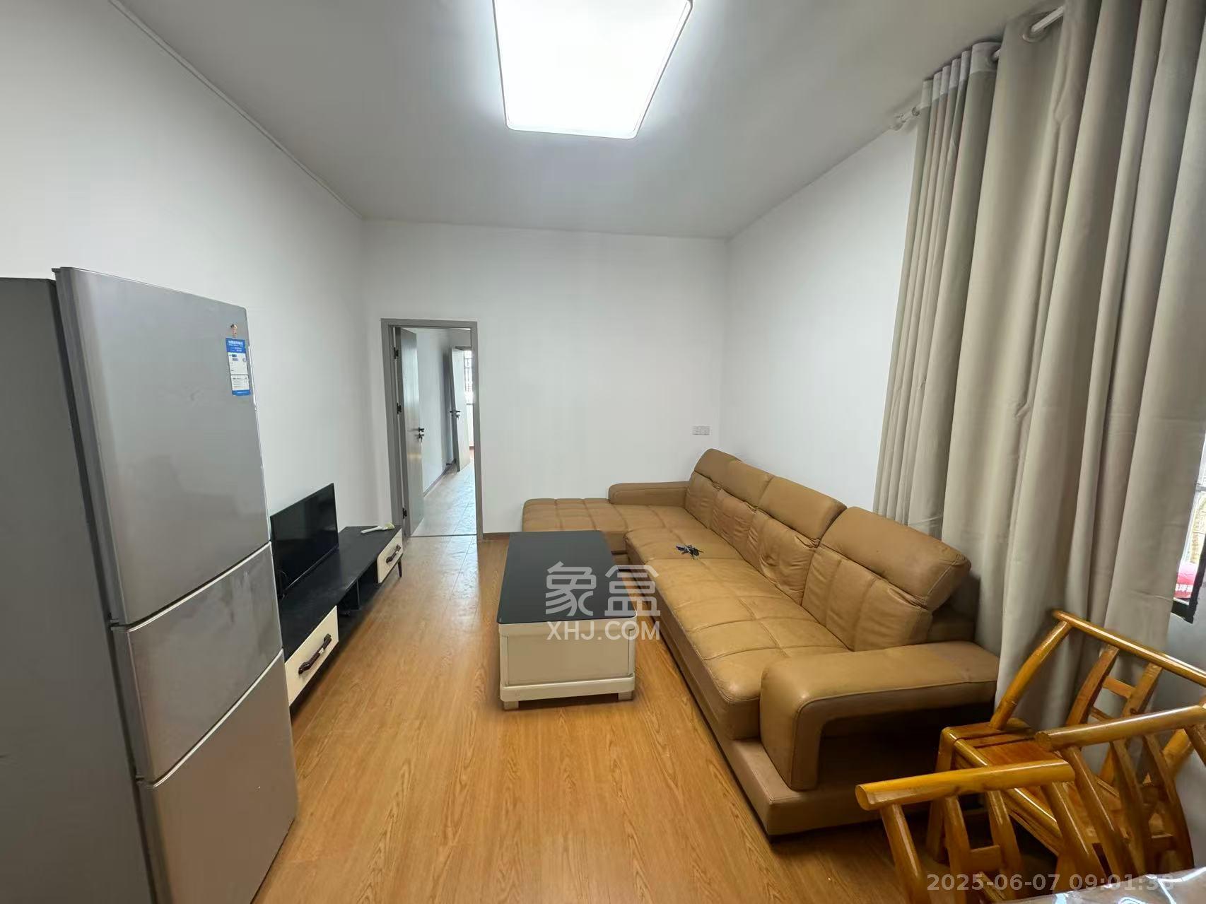 火把山社区  1室1厅1卫   1500.00元/月室内图1