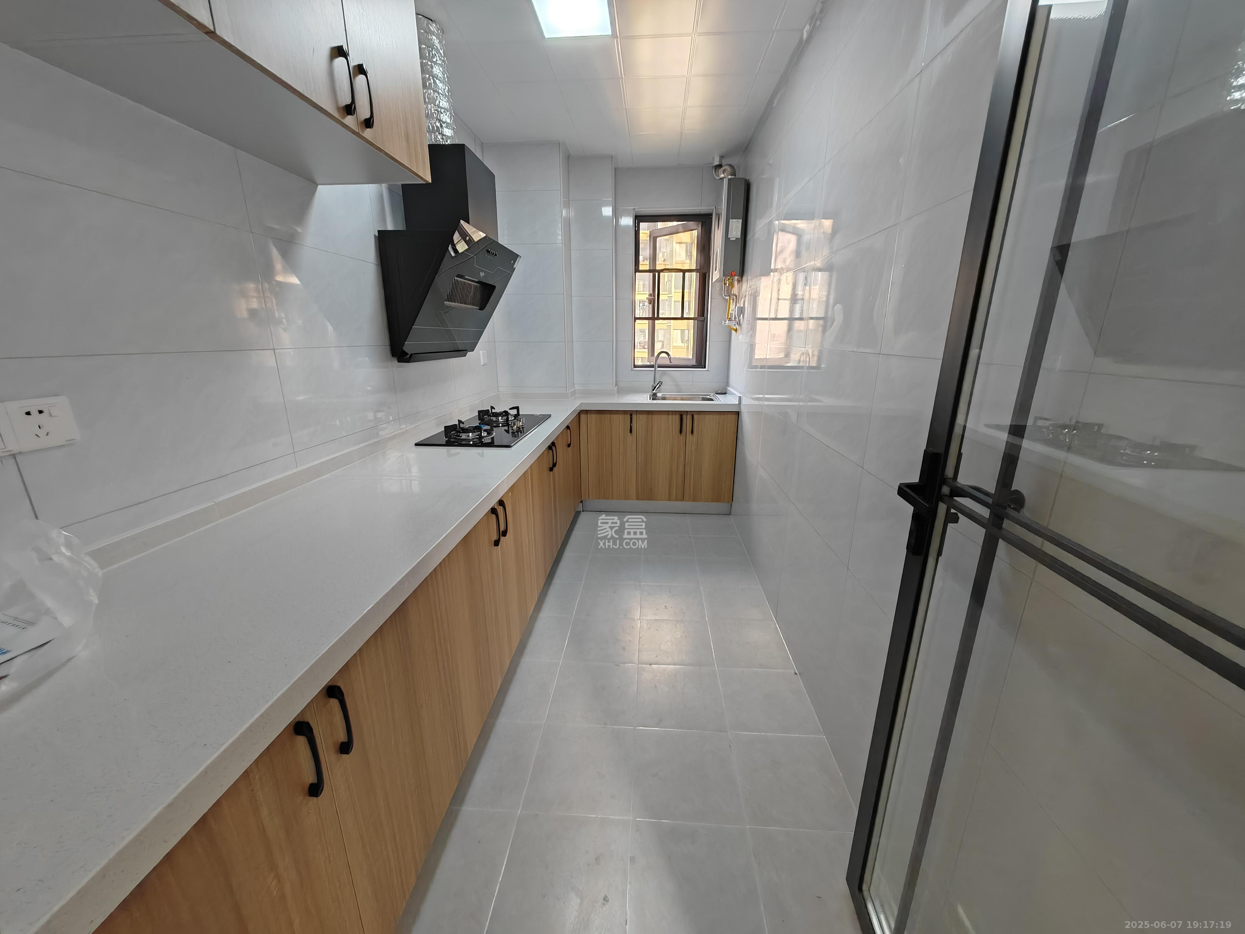 中建嘉和城  3室2厅2卫   2500.00元/月室内图