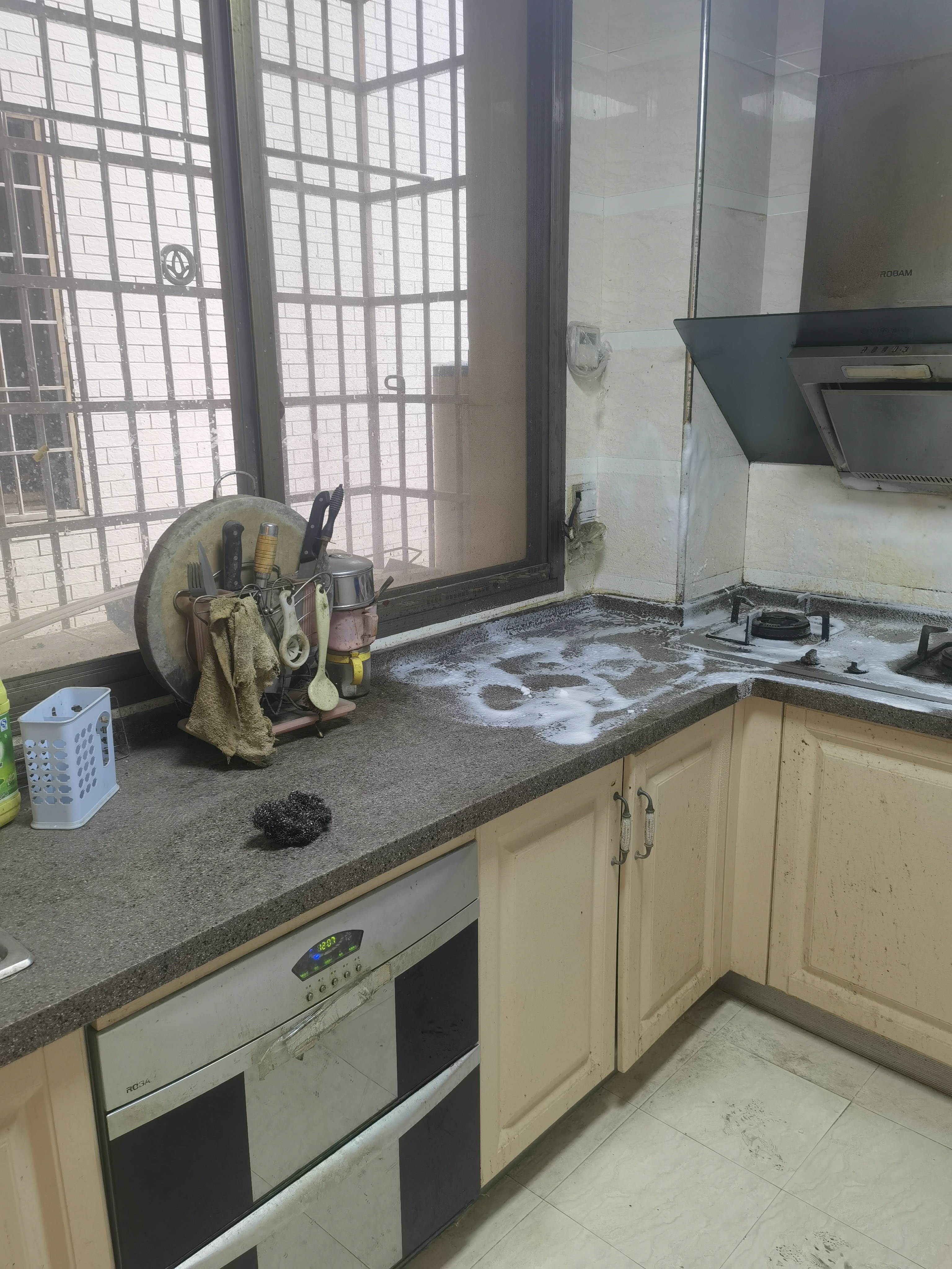 御园小区  4室2厅2卫    68.0万客厅