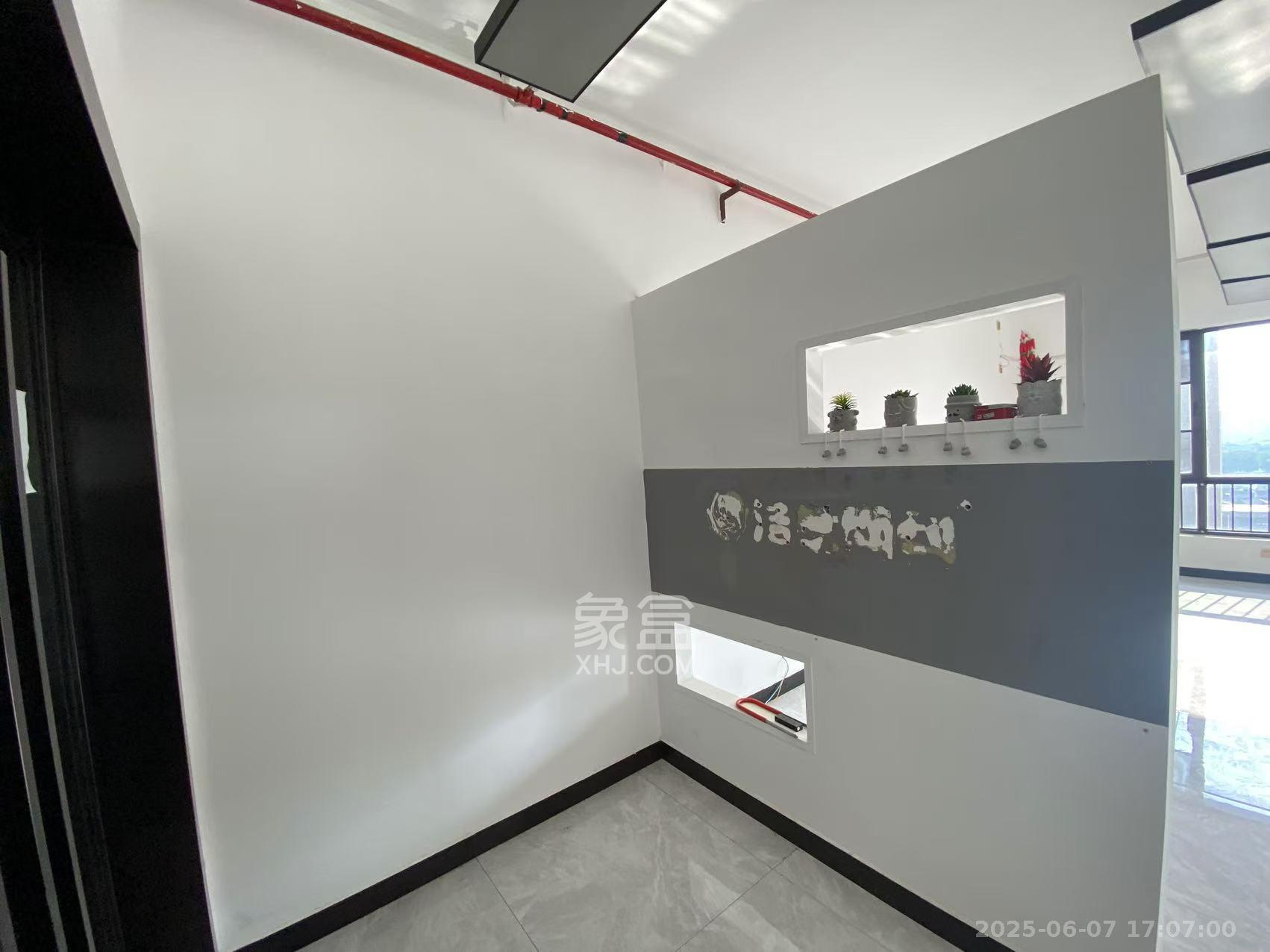 合能洋湖公馆   130.62㎡      6000.0元/月室内图