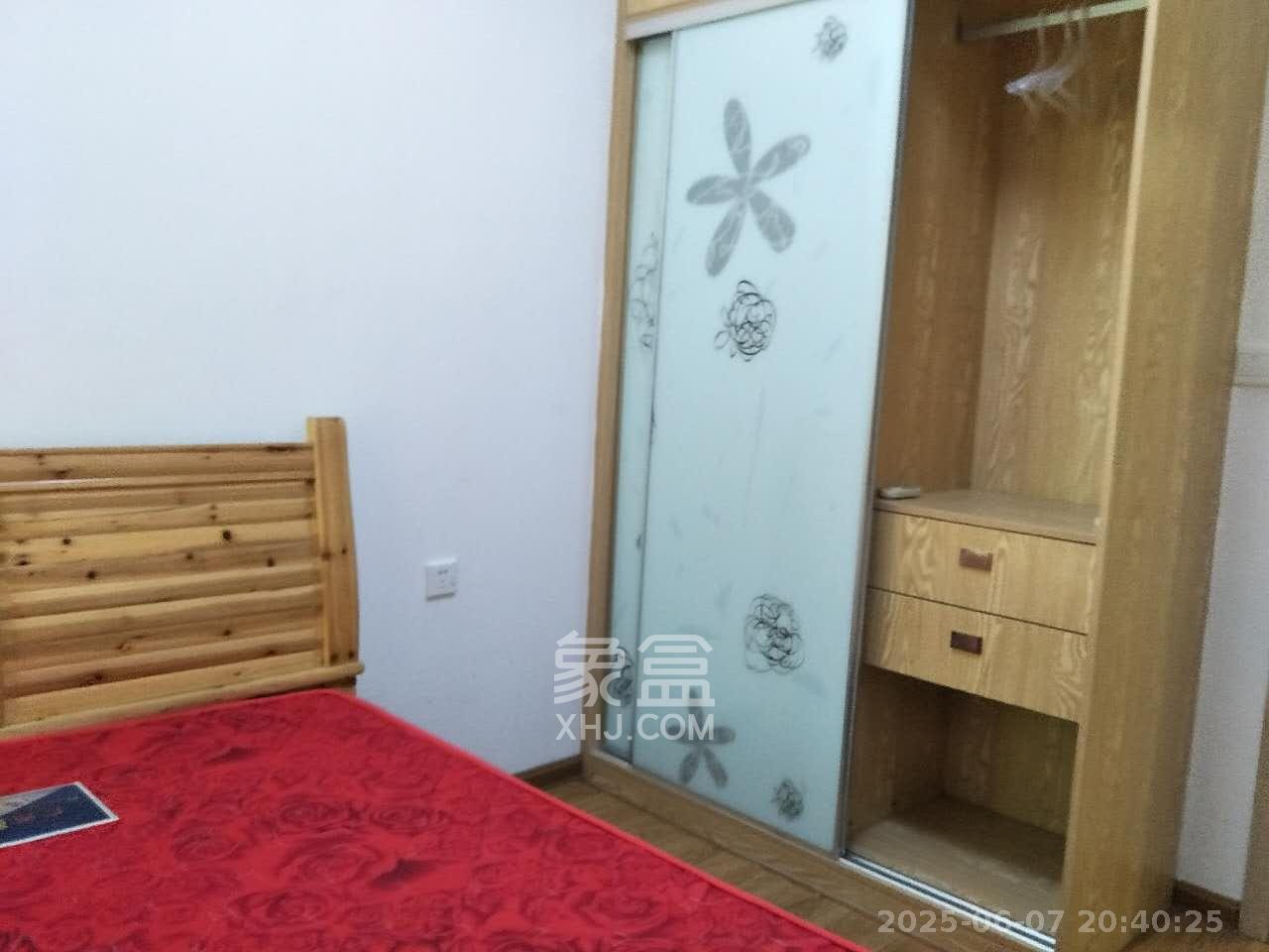 保利麓谷林语B区  3室2厅1卫   2600.00元/月室内图
