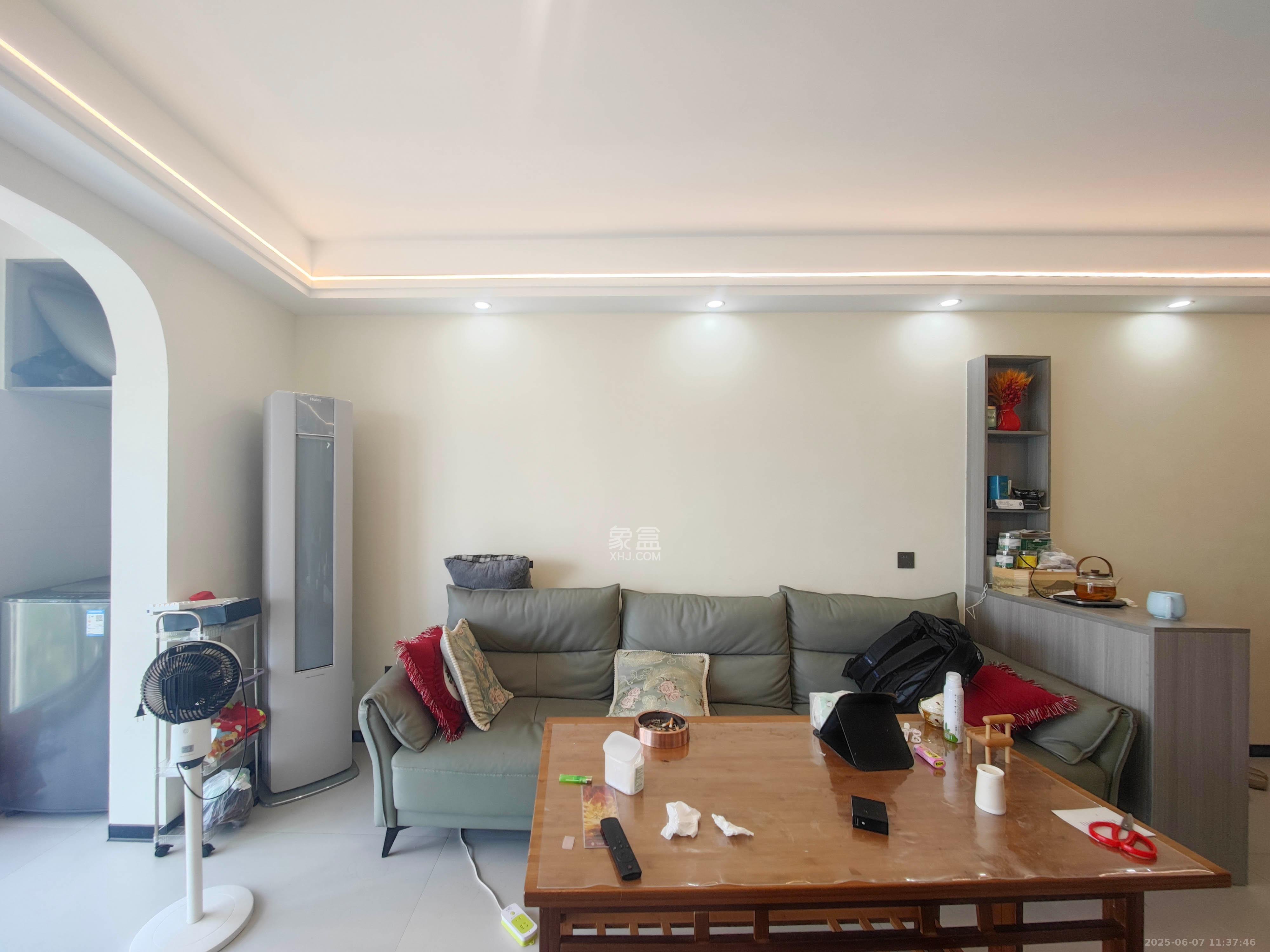 远洋红星天铂一期 3室2厅2卫 100.0万 远洋红星天铂一期 3室2厅2卫 100.0万客厅